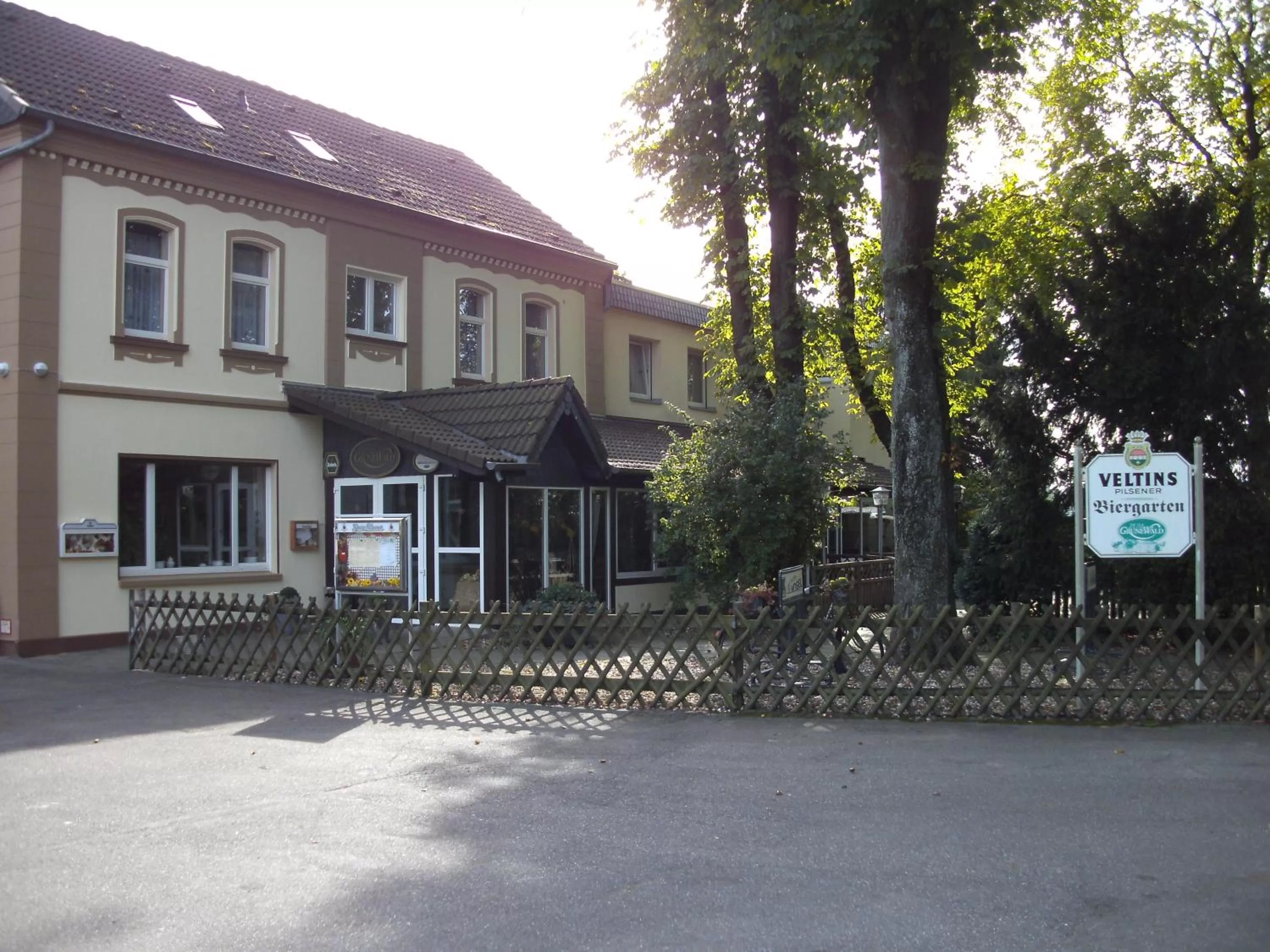 Facade/entrance in Hotel Zum Grunewald