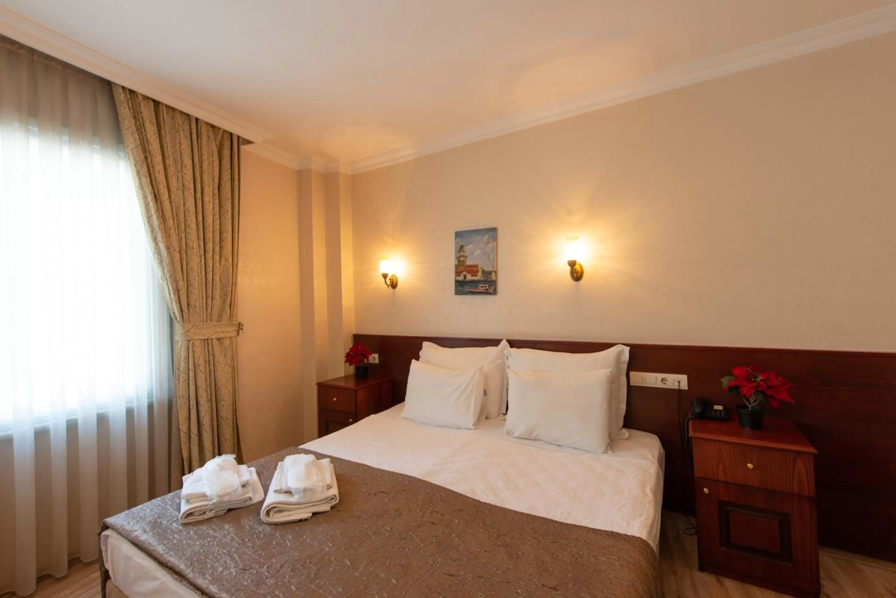 Photo of the whole room, Bed in Sultanahmet Cesme Hotel