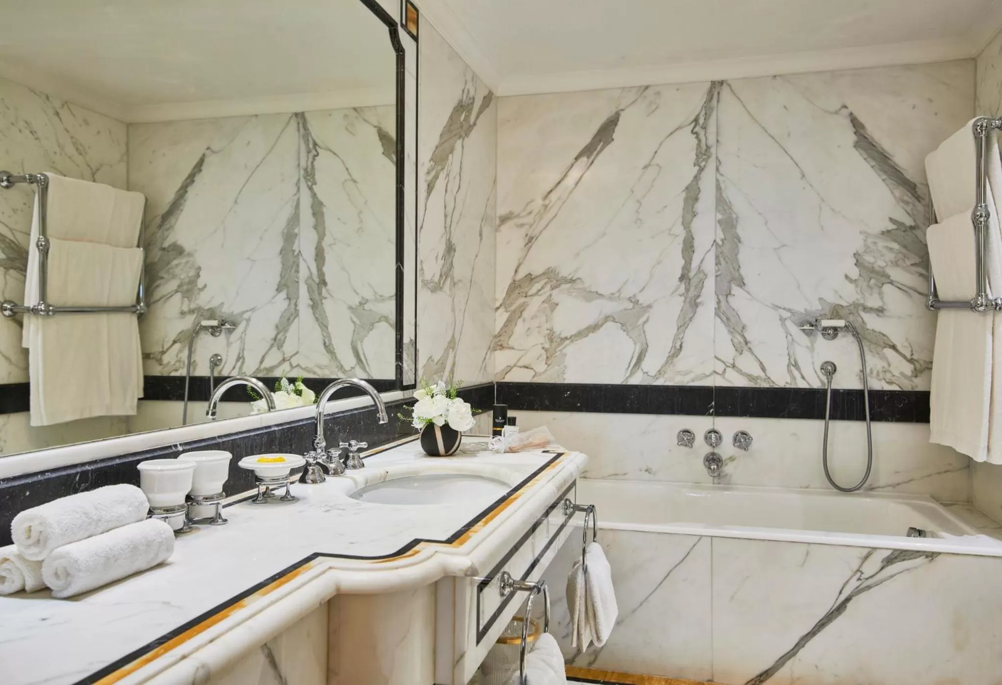 Bathroom in Rome Cavalieri, A Waldorf Astoria Hotel