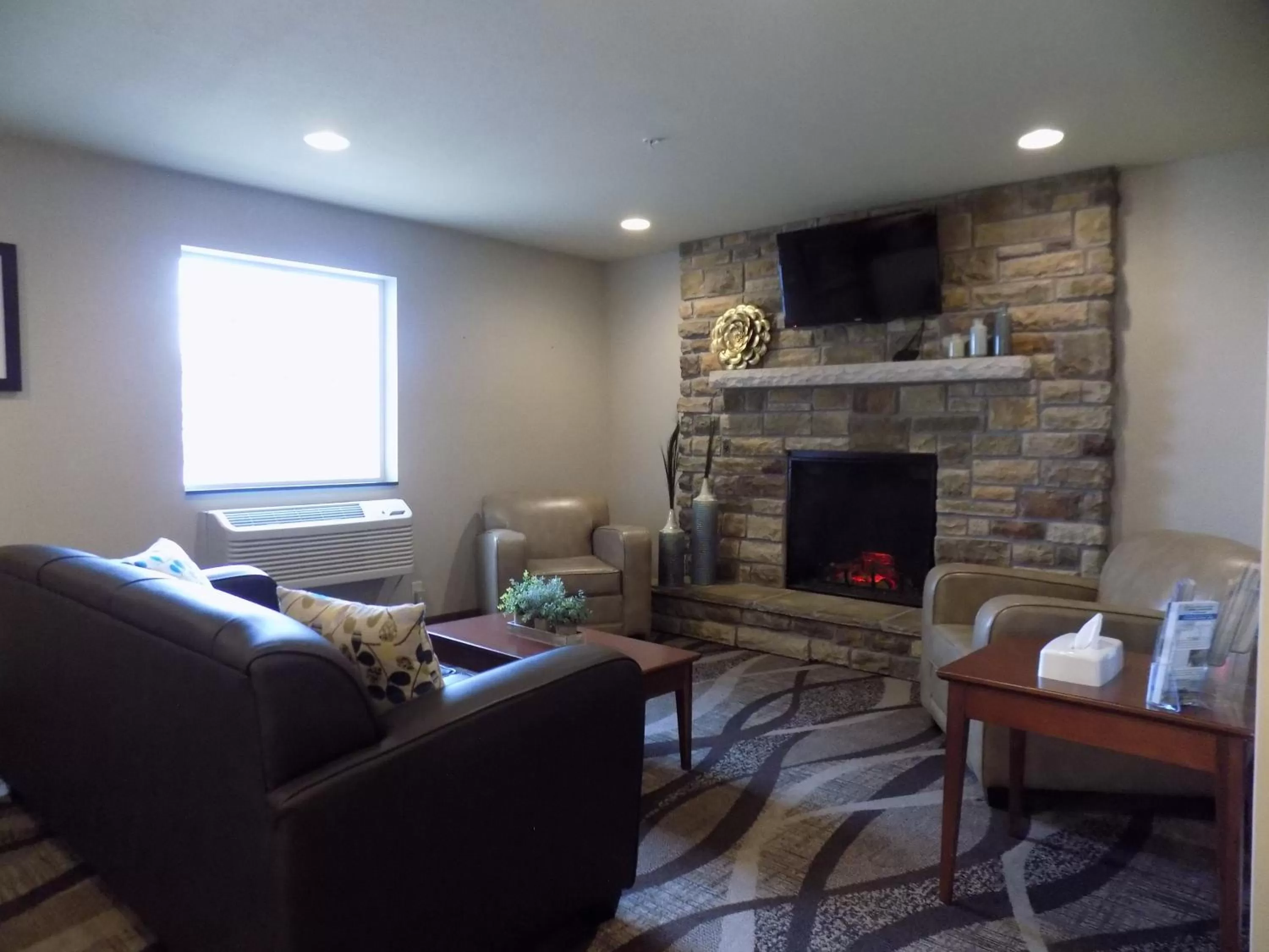 Seating area in Cobblestone Hotel & Suites - Seward