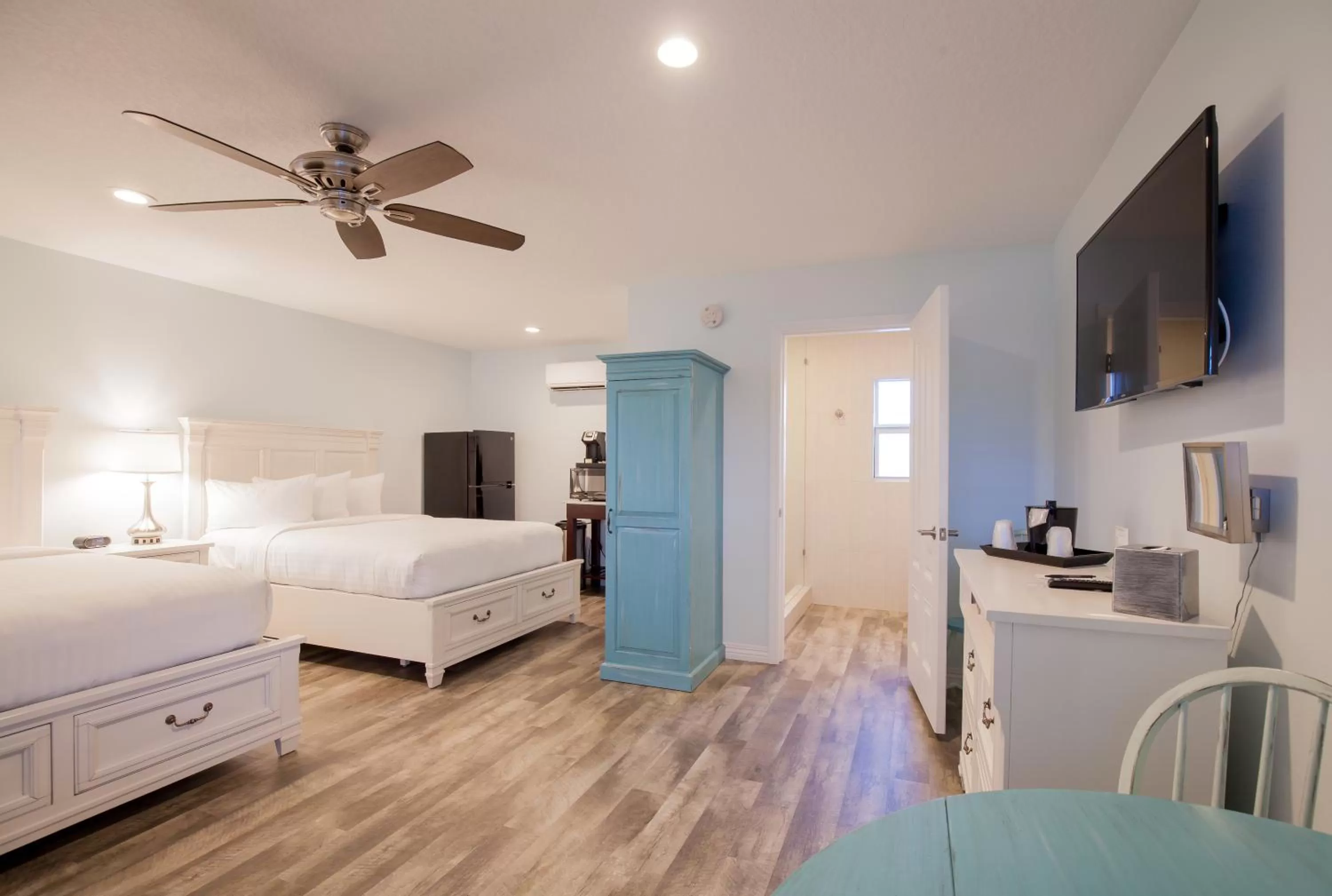 Bed in Lost Inn Paradise