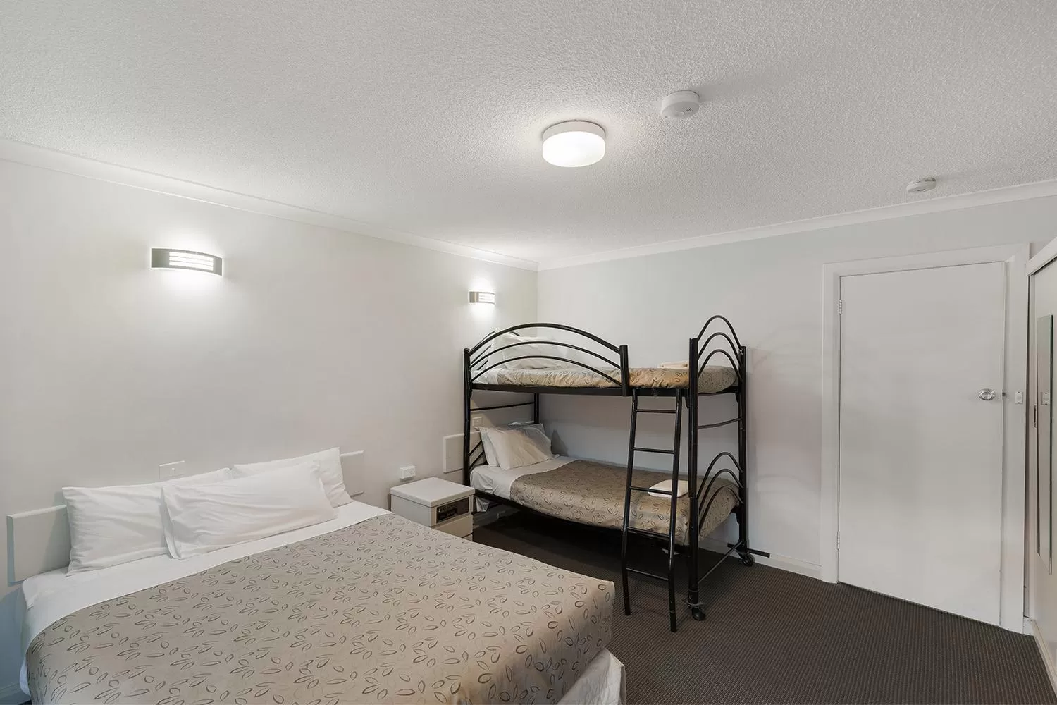 Bedroom, Bed in Alexander Motor Inn