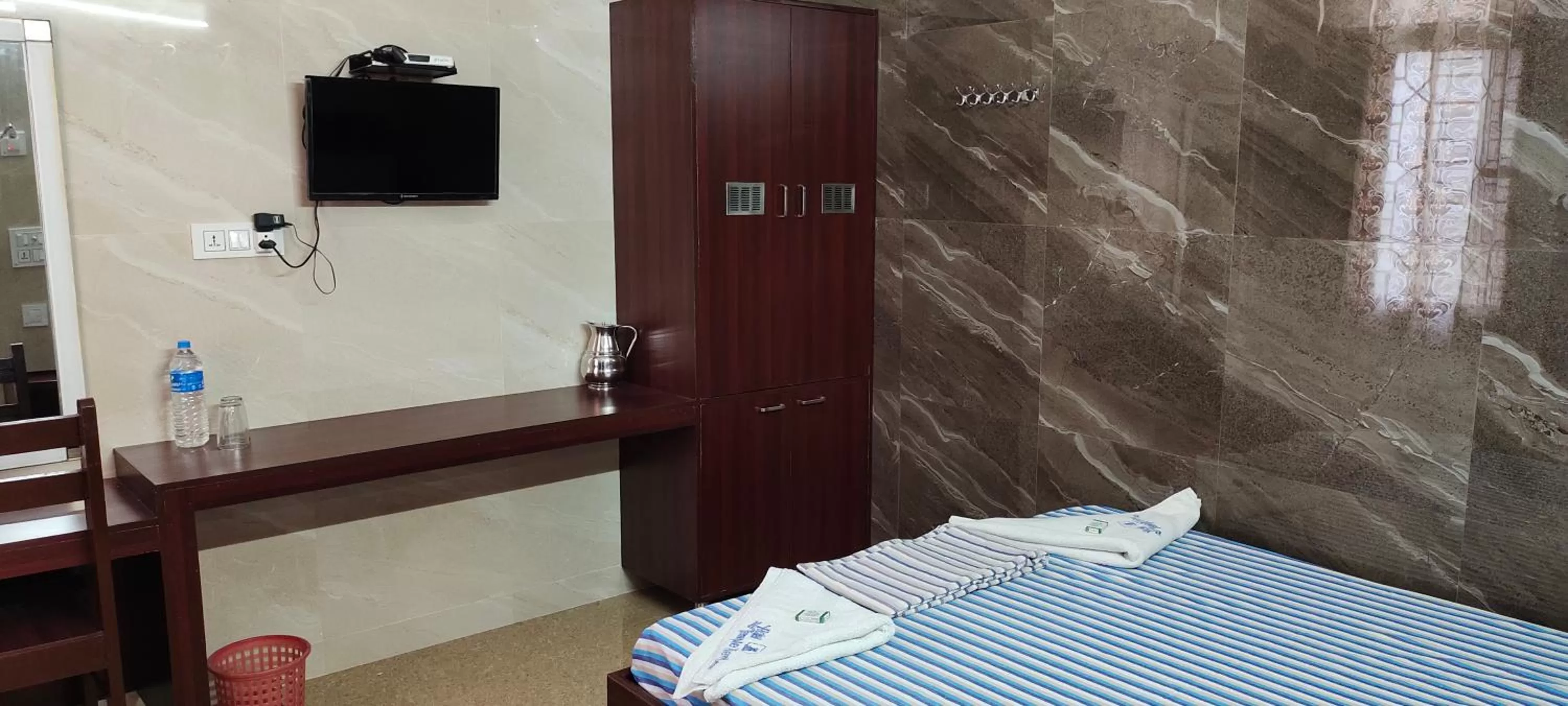 Bed in Hotel Temple View