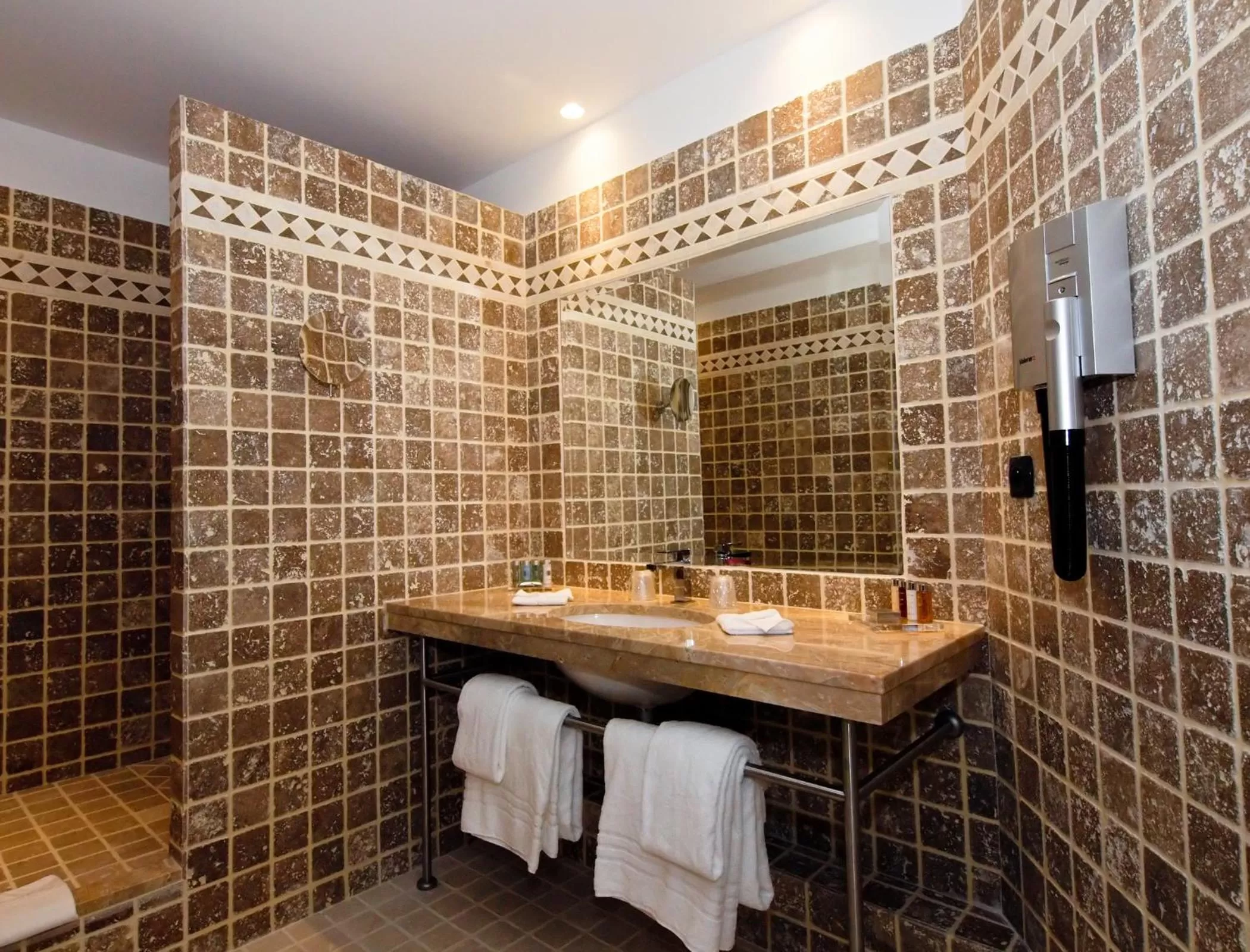 Bathroom in Hôtel de Bourgtheroulde, Autograph Collection