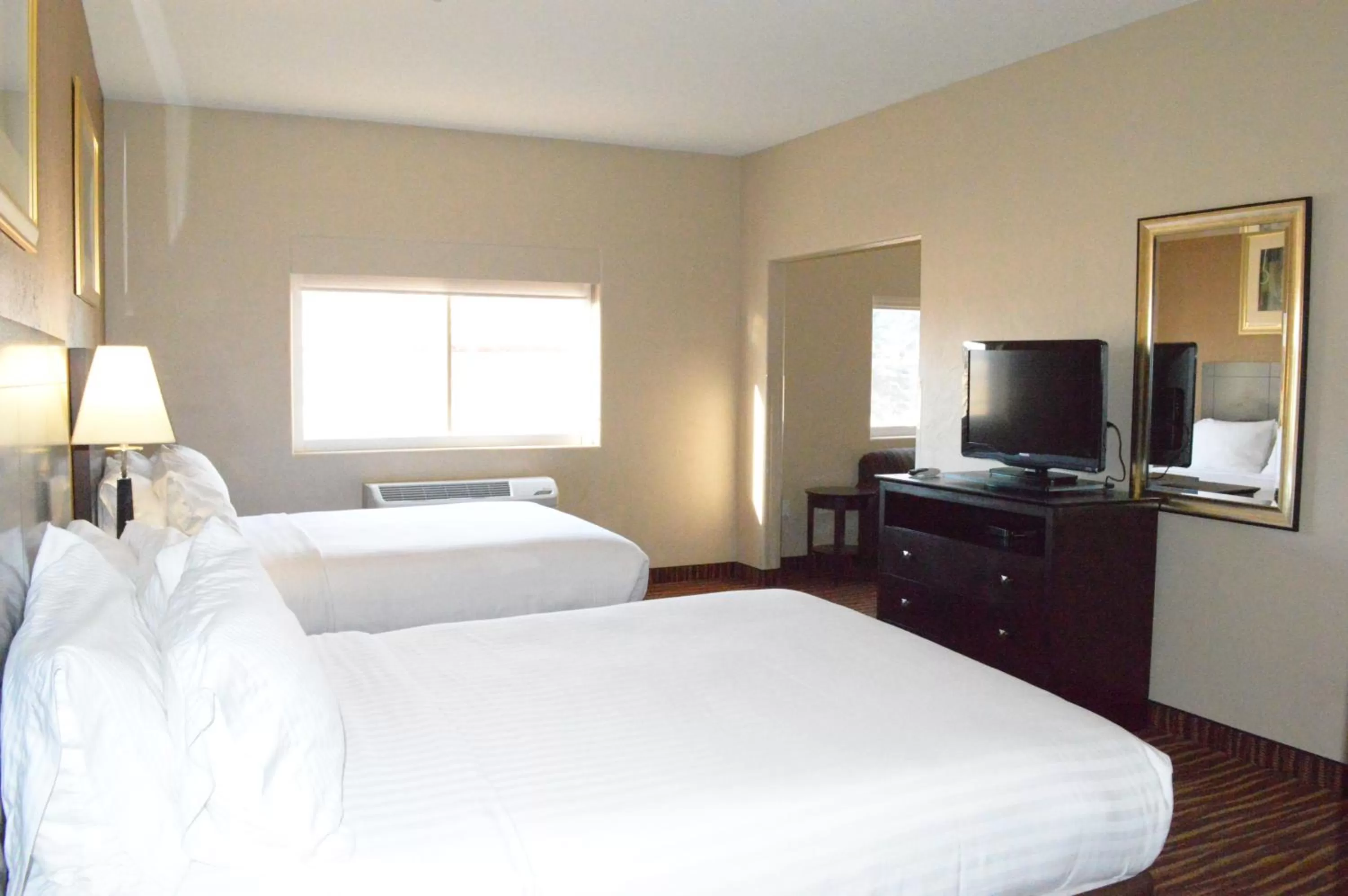 Bed in First Choice Inn at the Swell