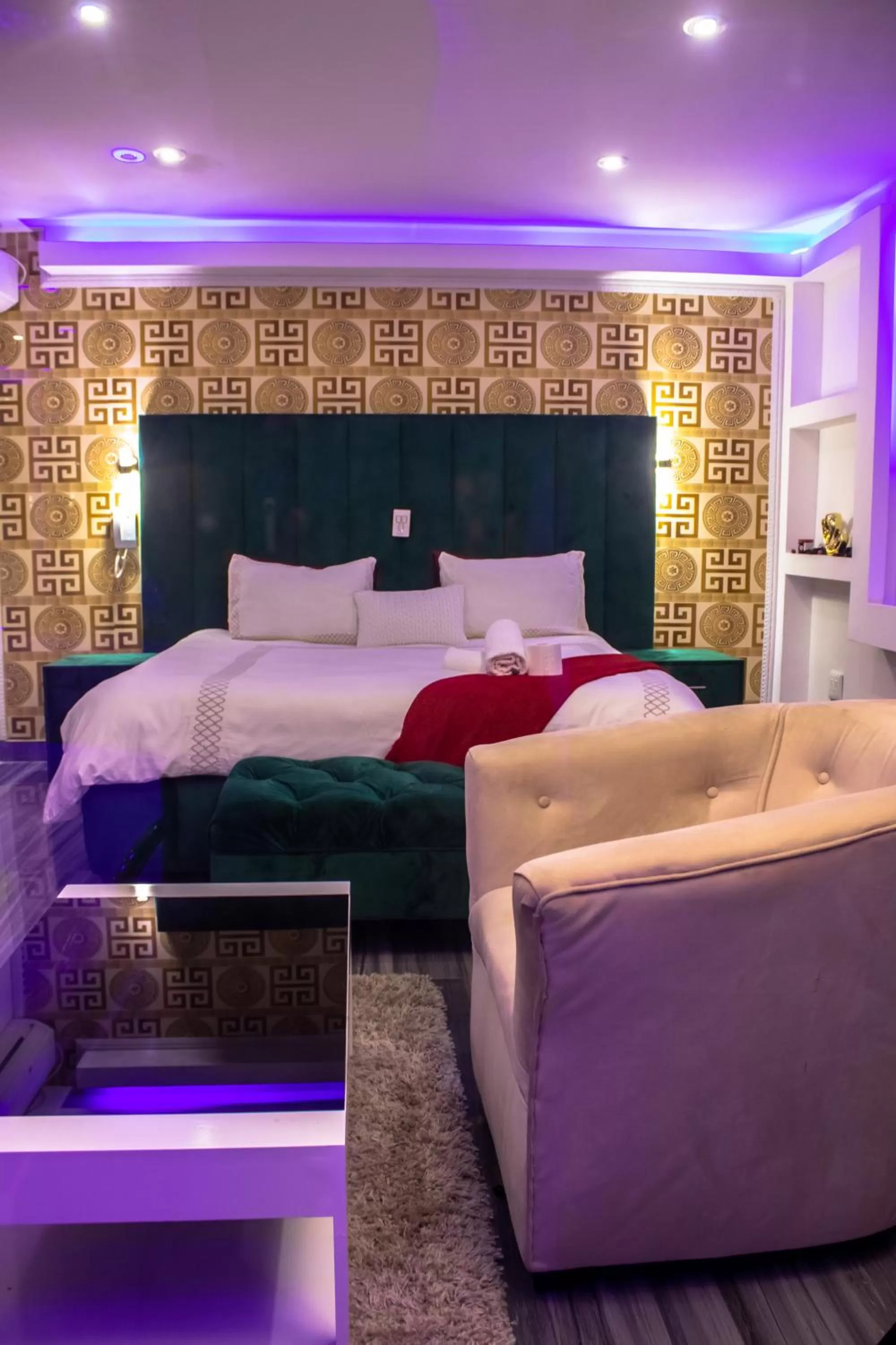 Bed in Gold Crown International Hotel Johannesburg