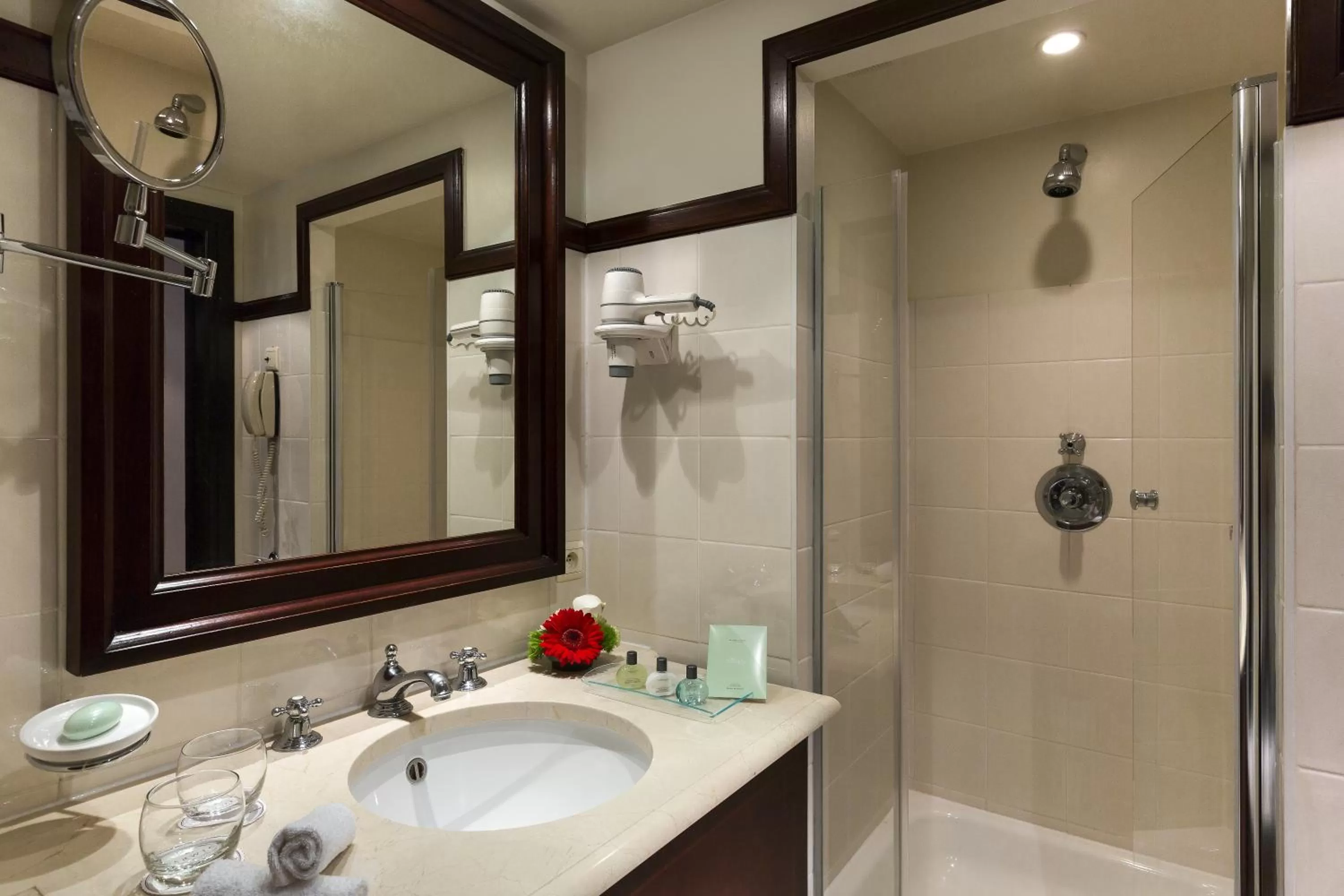 Bathroom in Hotel Barsey by Warwick