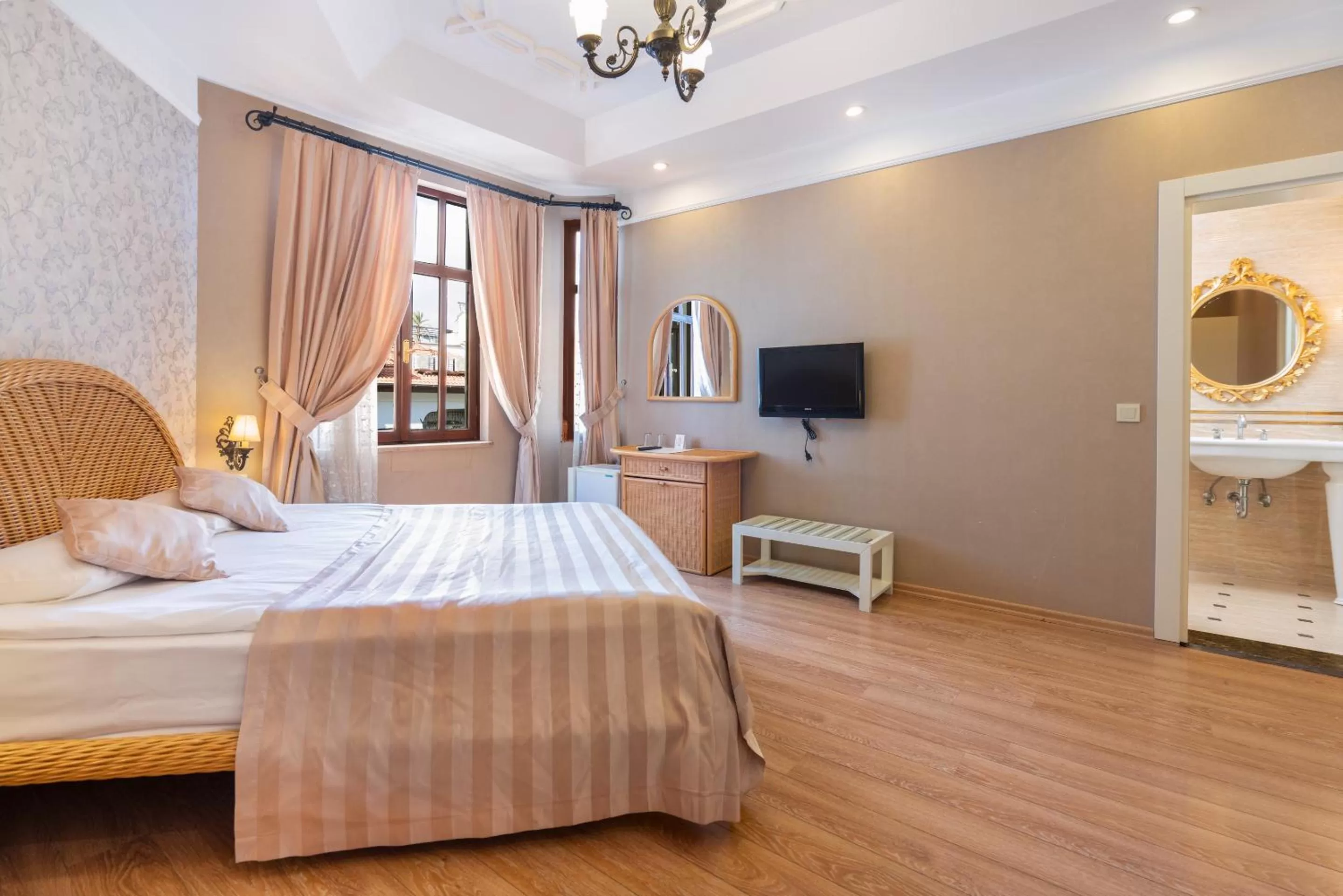 Massage, Bed in Aspen Hotel Kaleiçi