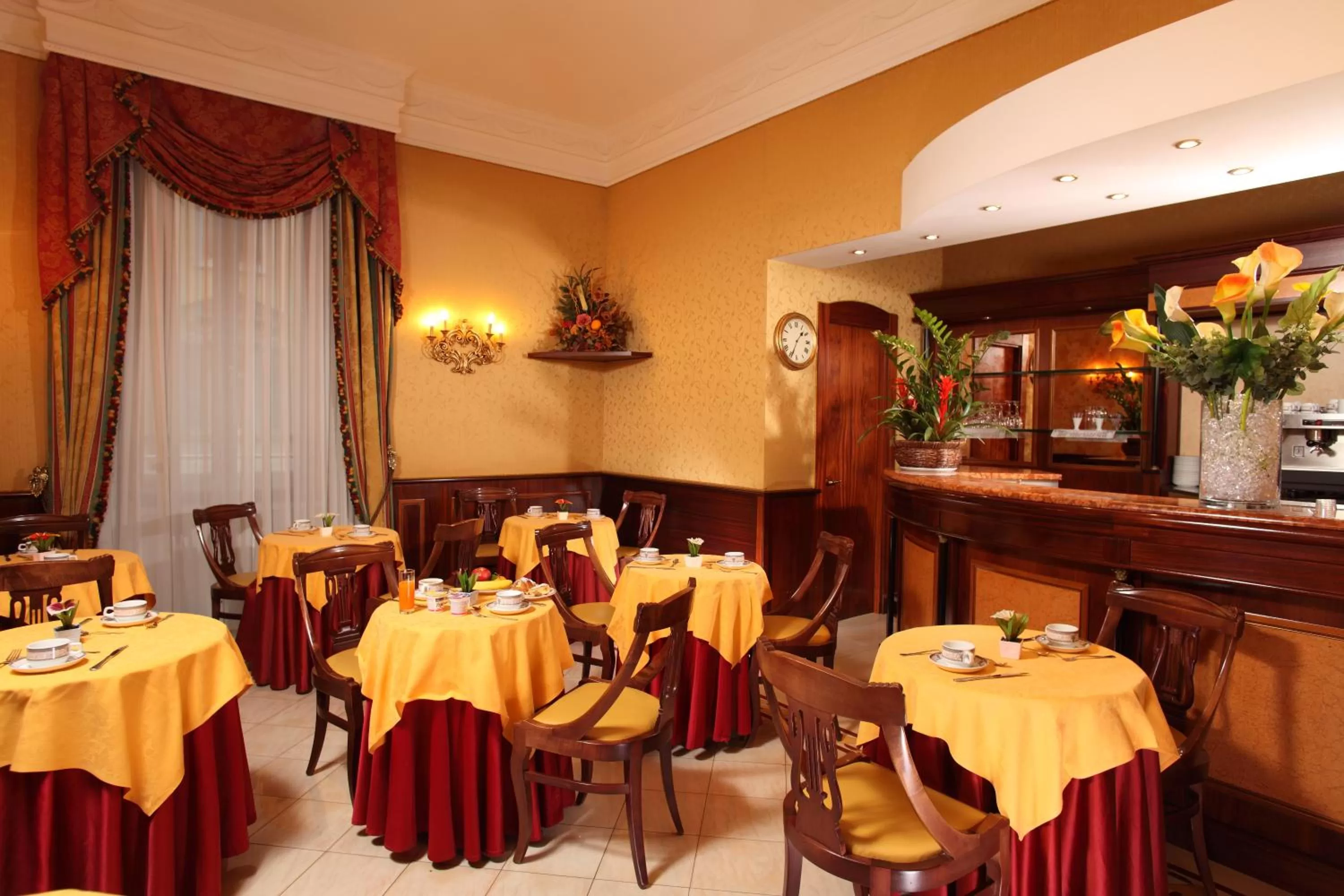 Restaurant/places to eat in Hotel Serena srl