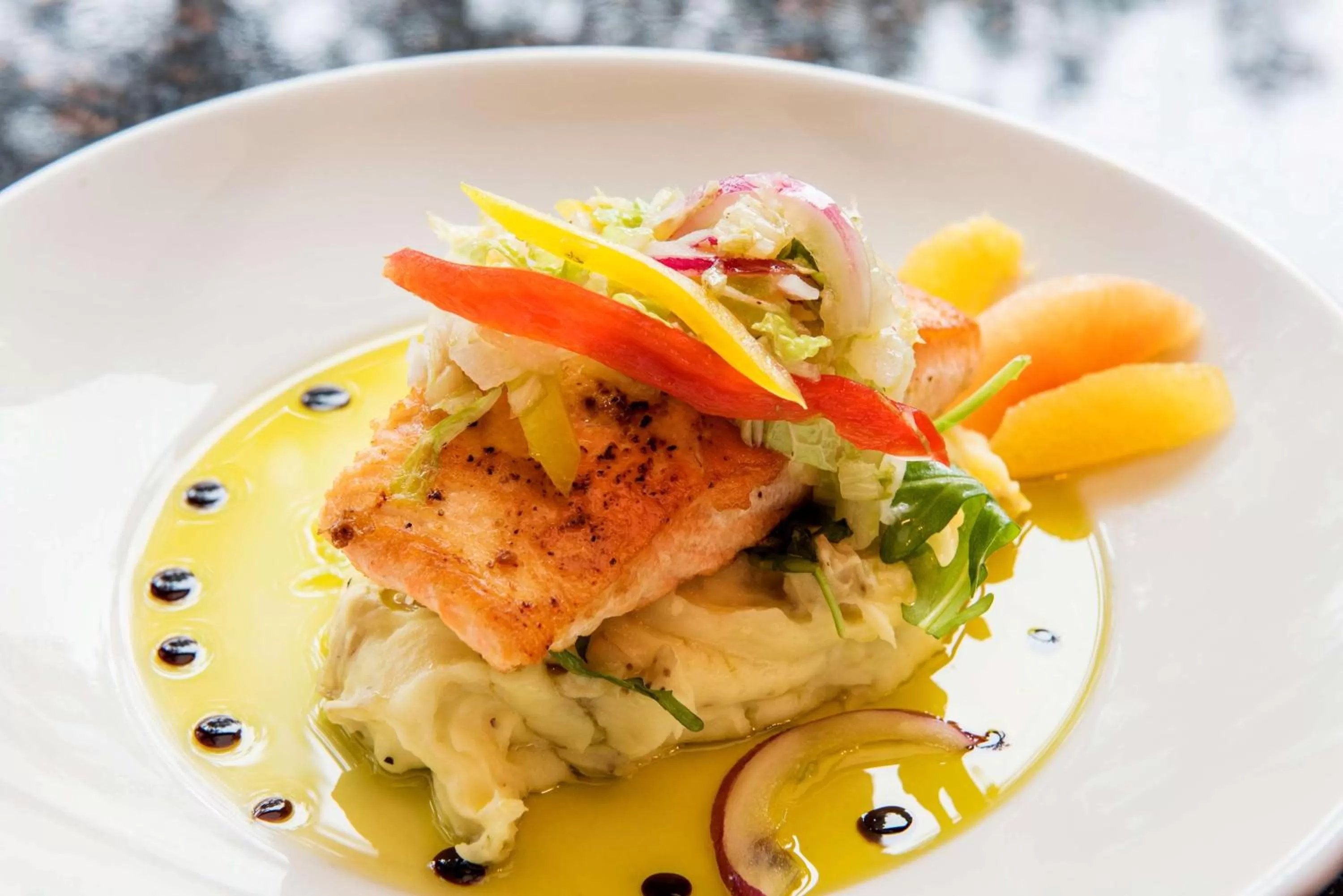 Restaurant/places to eat in Hilton Chicago/Oak Lawn