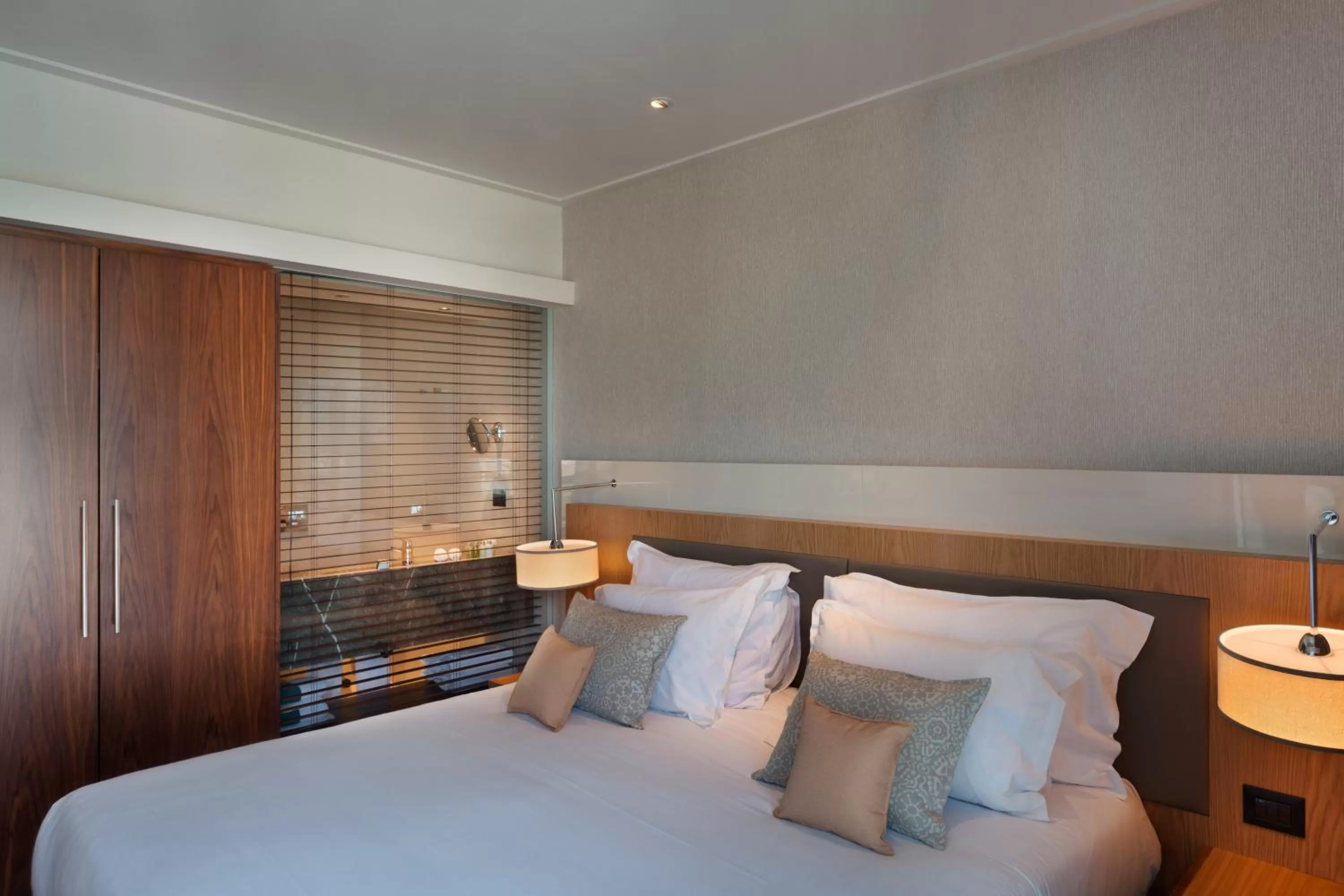 Photo of the whole room, Bed in Sea Tower by Isrotel Design