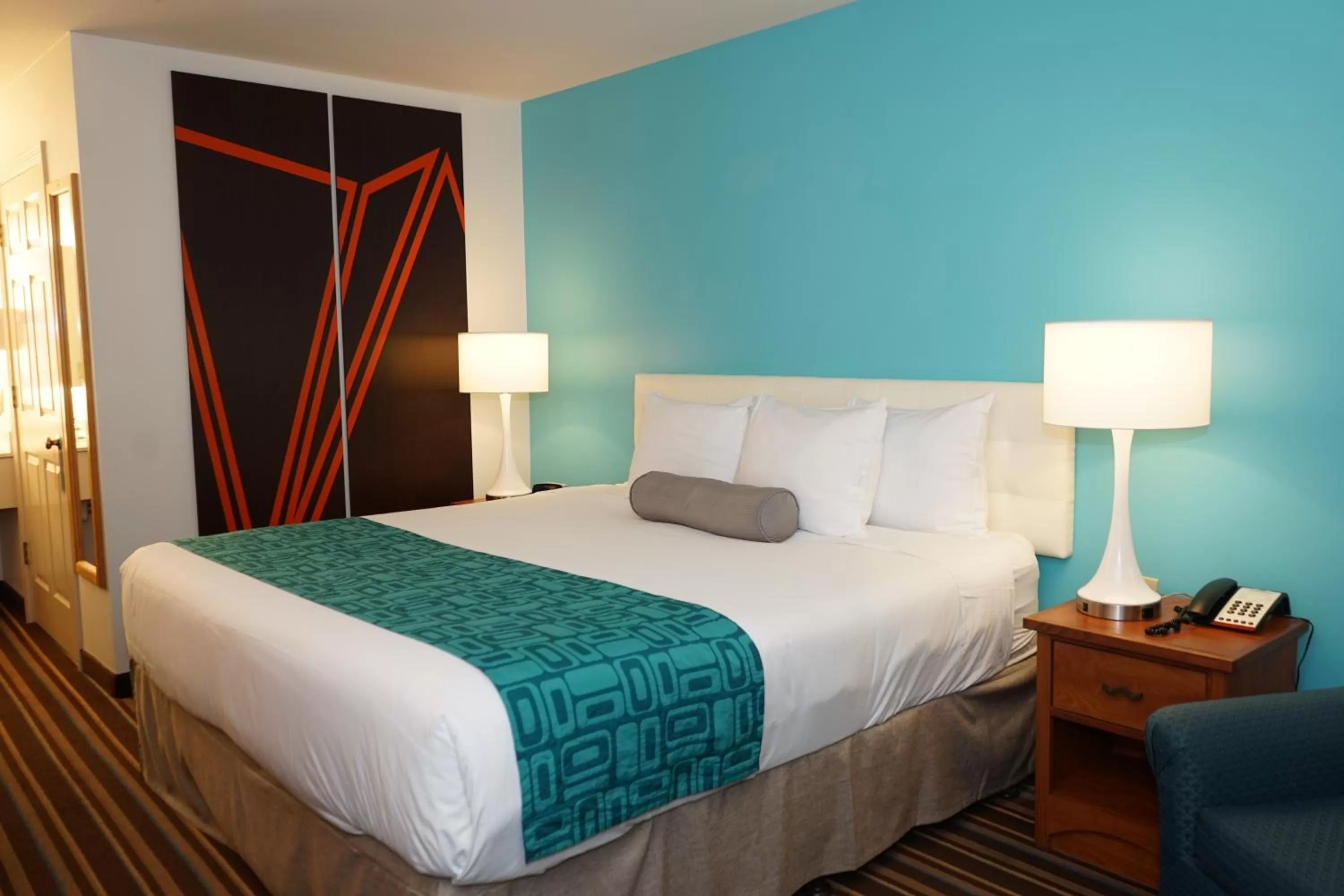 Bed in Howard Johnson by Wyndham Salinas