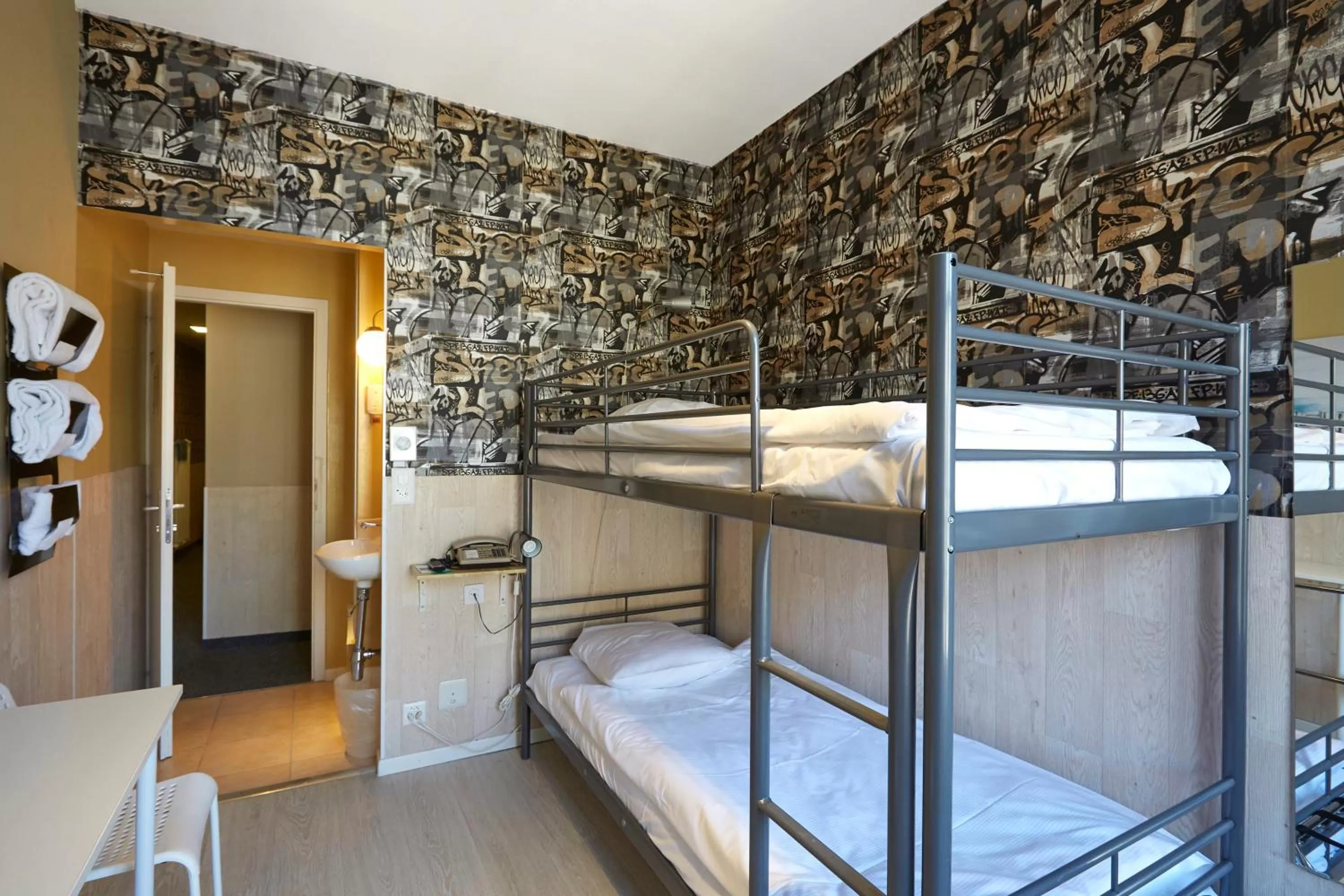 Photo of the whole room, Bed in Hotel Central