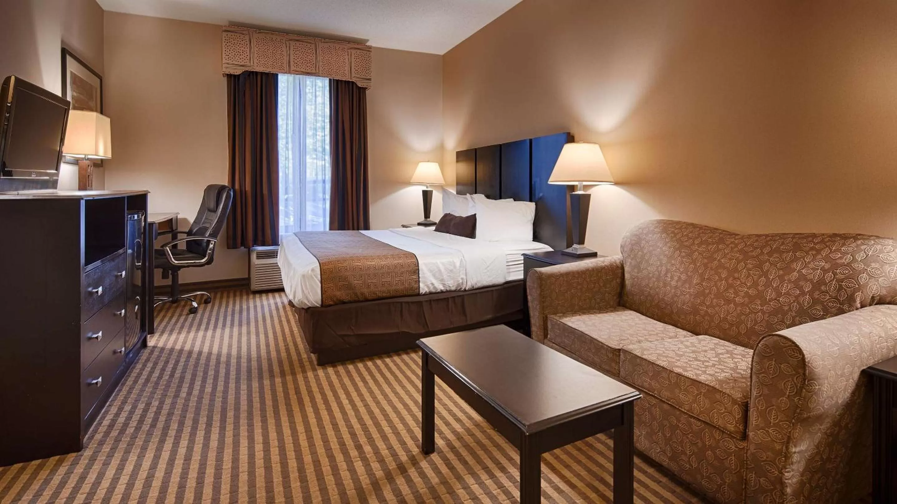 Photo of the whole room, Bed in Best Western Dunkirk & Fredonia Inn