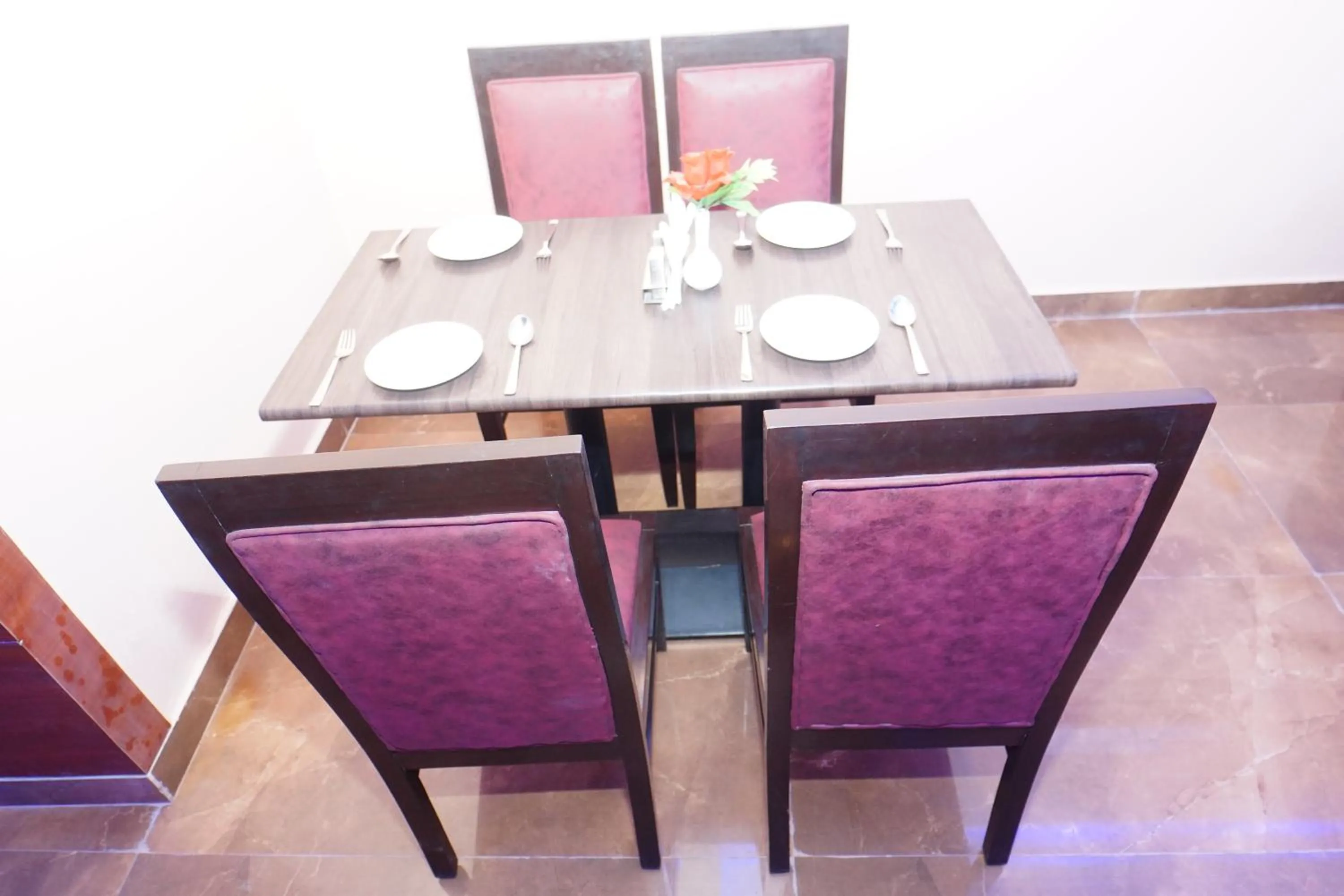 Restaurant/places to eat in ExpoMart Inn