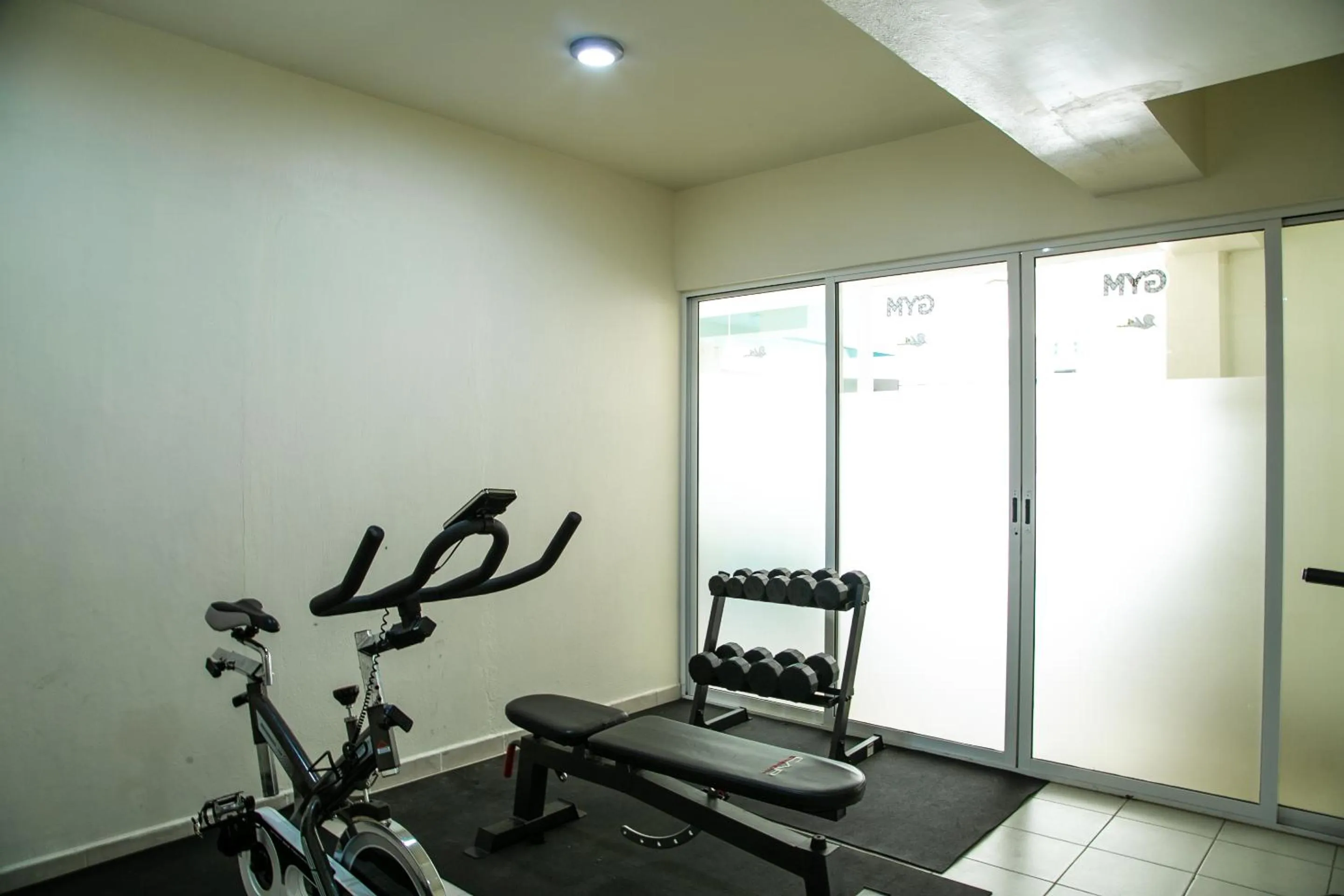 Fitness centre/facilities in Relax Inn Suites