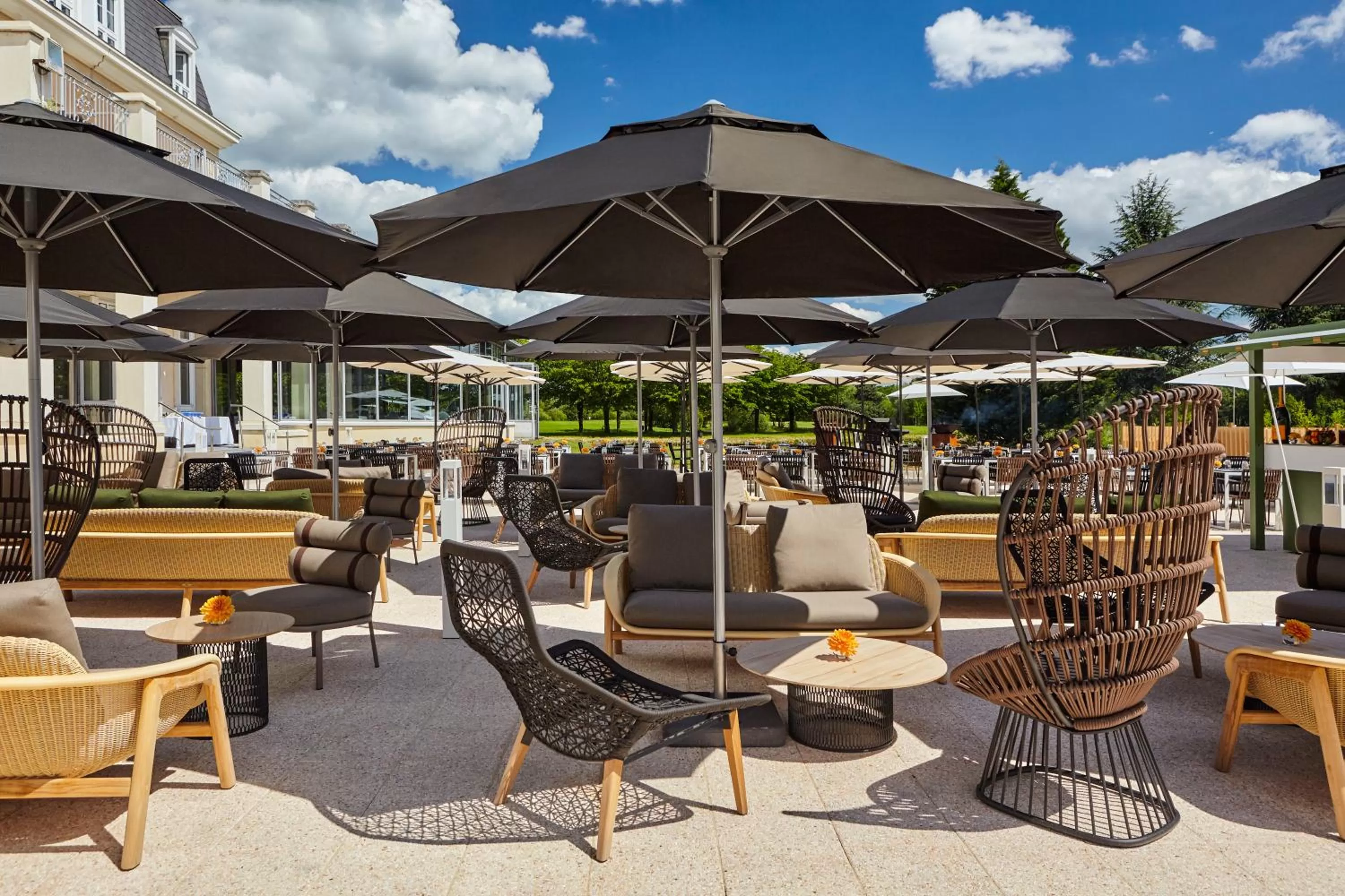 Patio in Mercure Chantilly Resort & Conventions