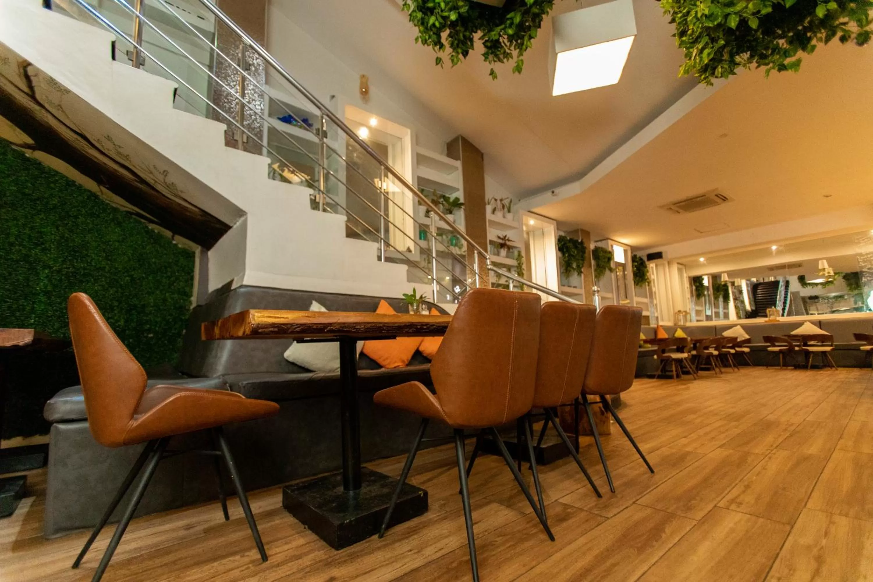 Restaurant/places to eat in Best Western Premier Accra Airport Hotel