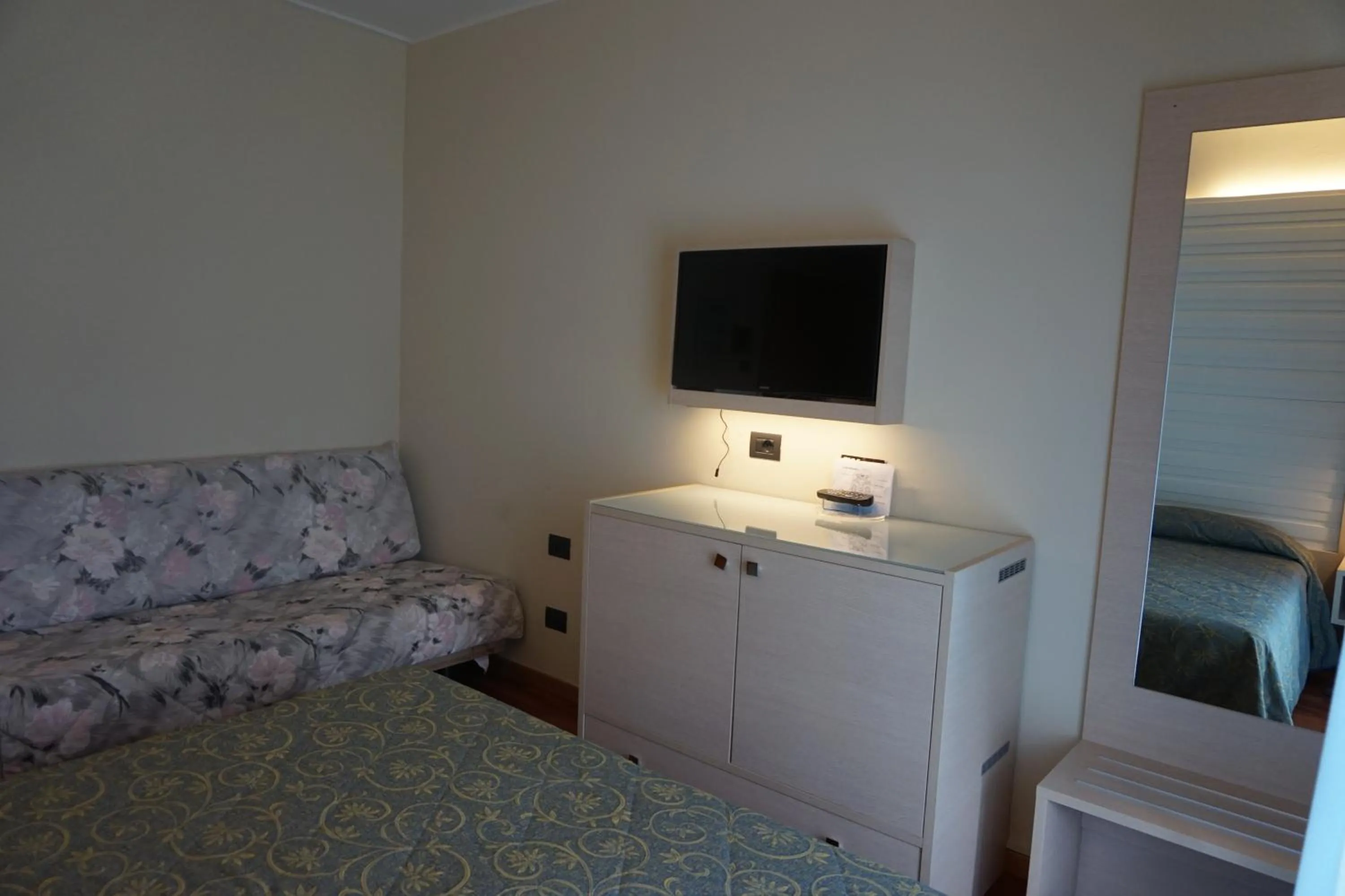 Seating area, Bed in Hotel Columbus