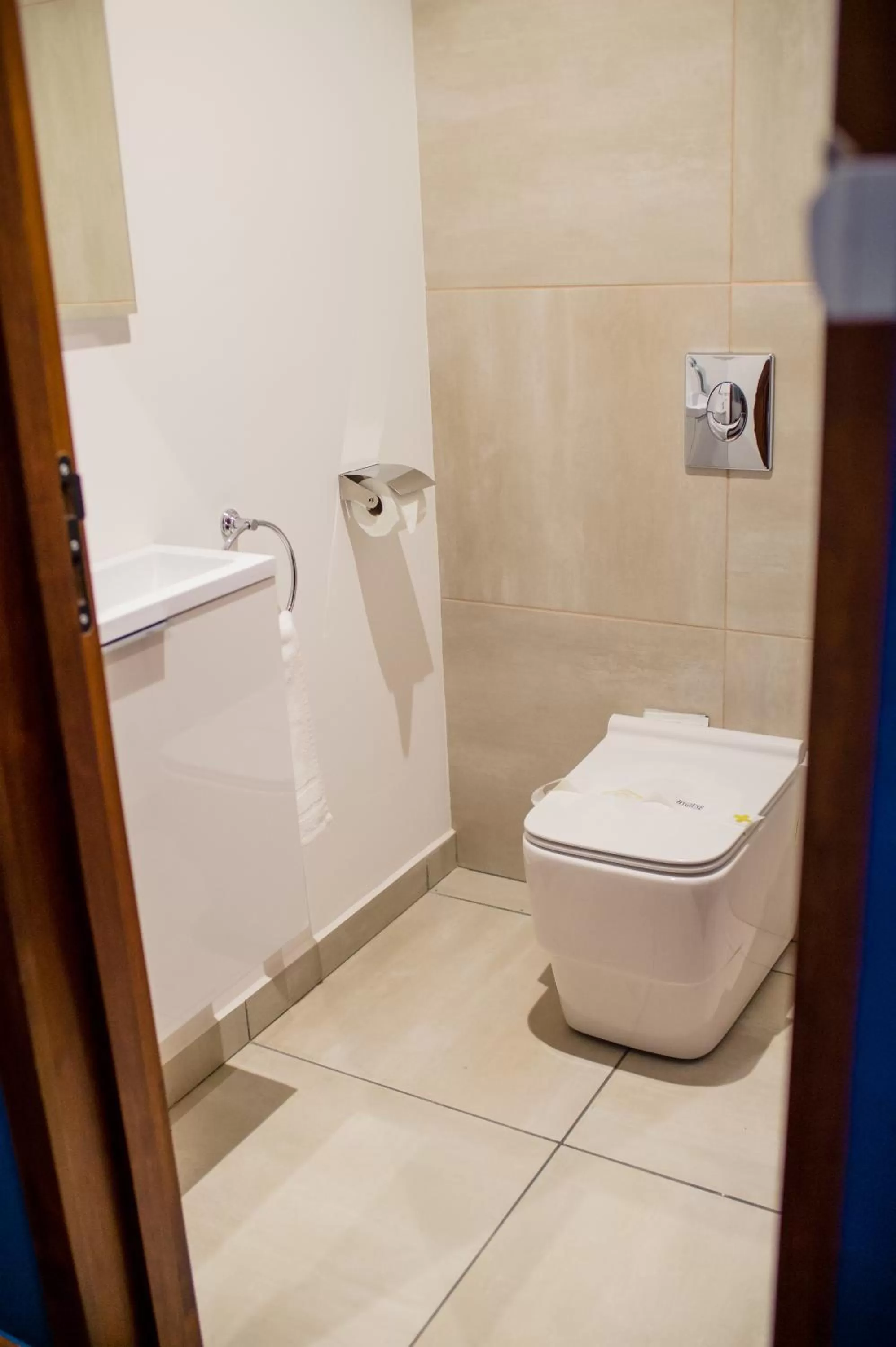 Toilet, Bathroom in La Varangue