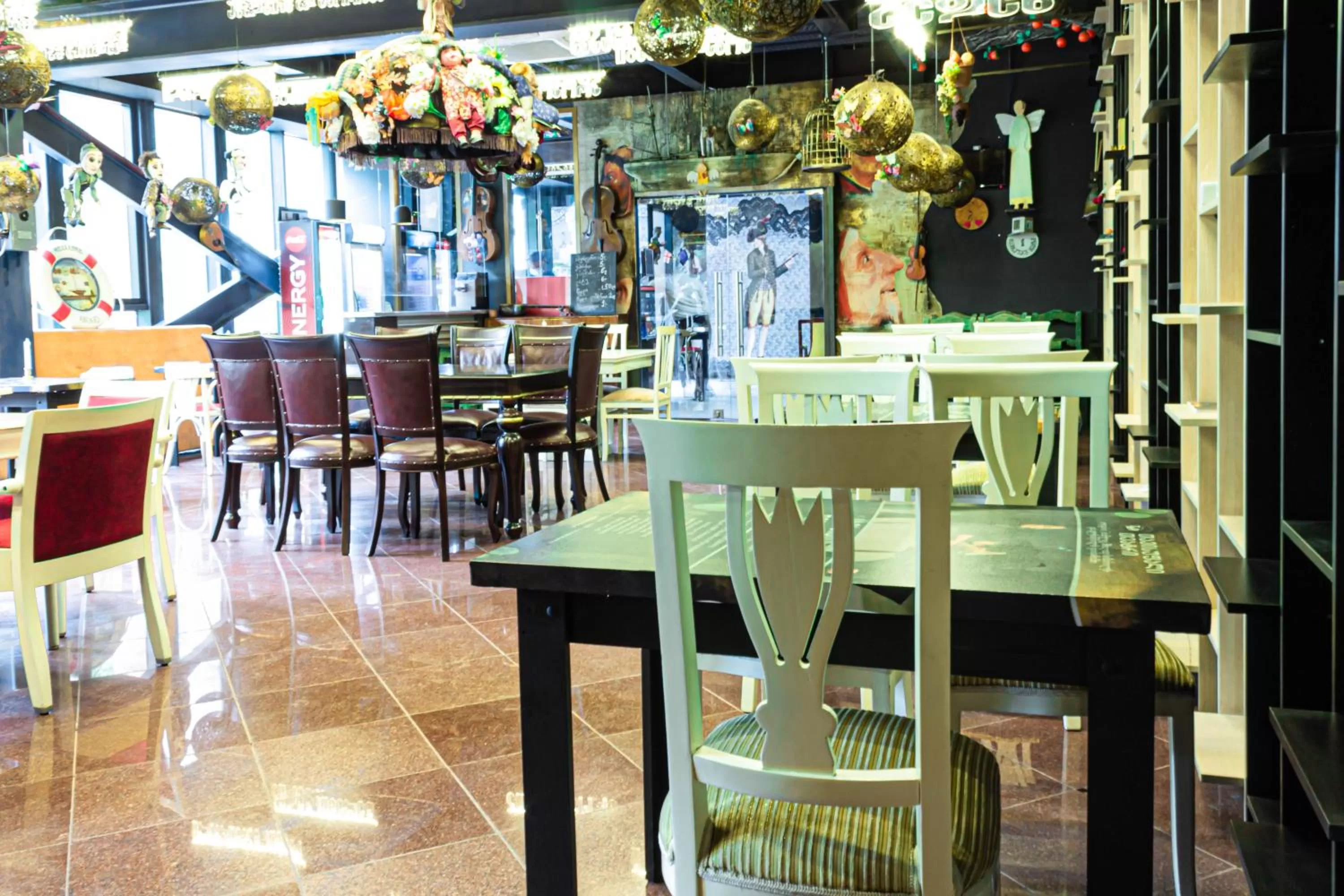 Restaurant/places to eat in Hotel Liberty Theatre