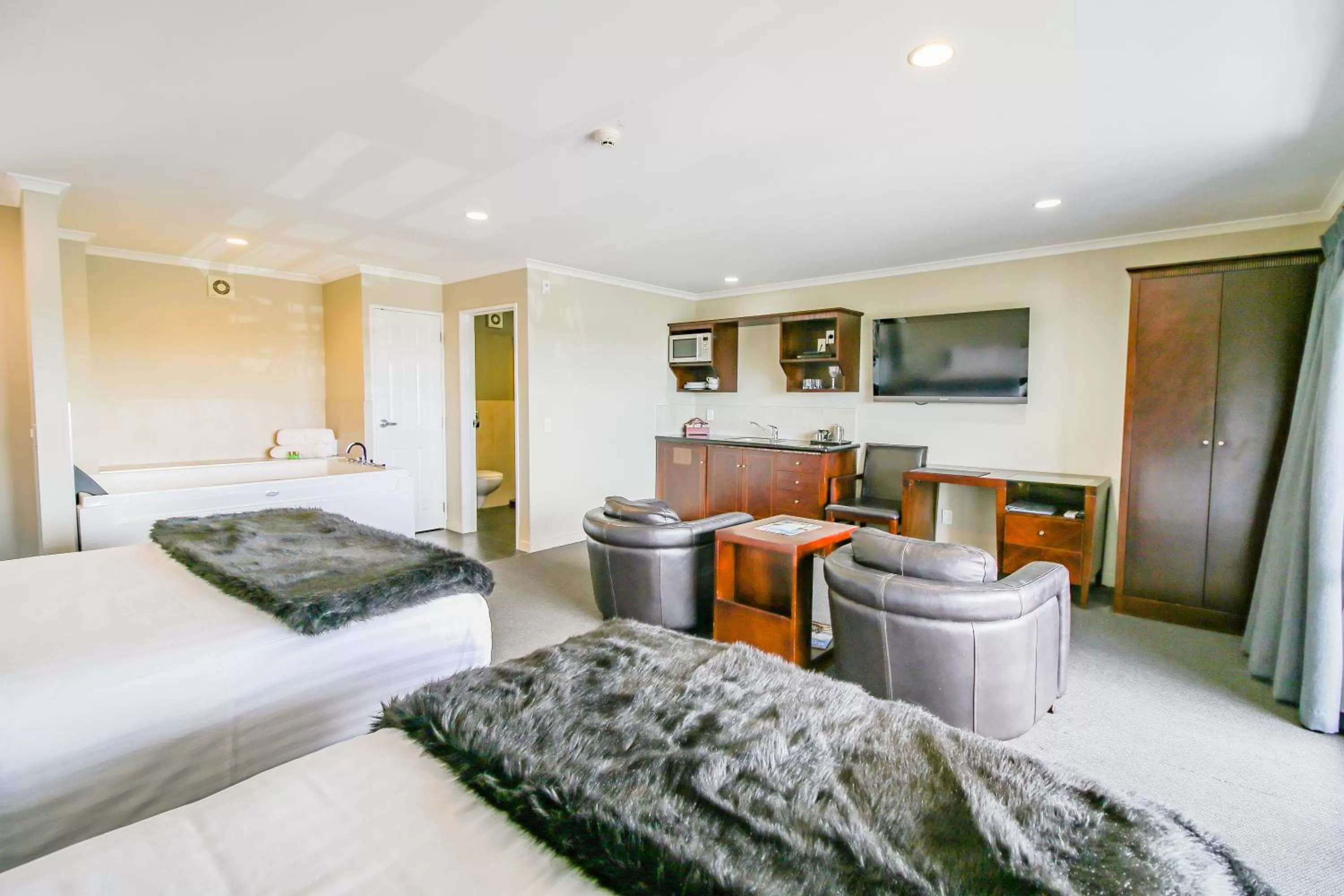 Bed in Aotea Motor Lodge