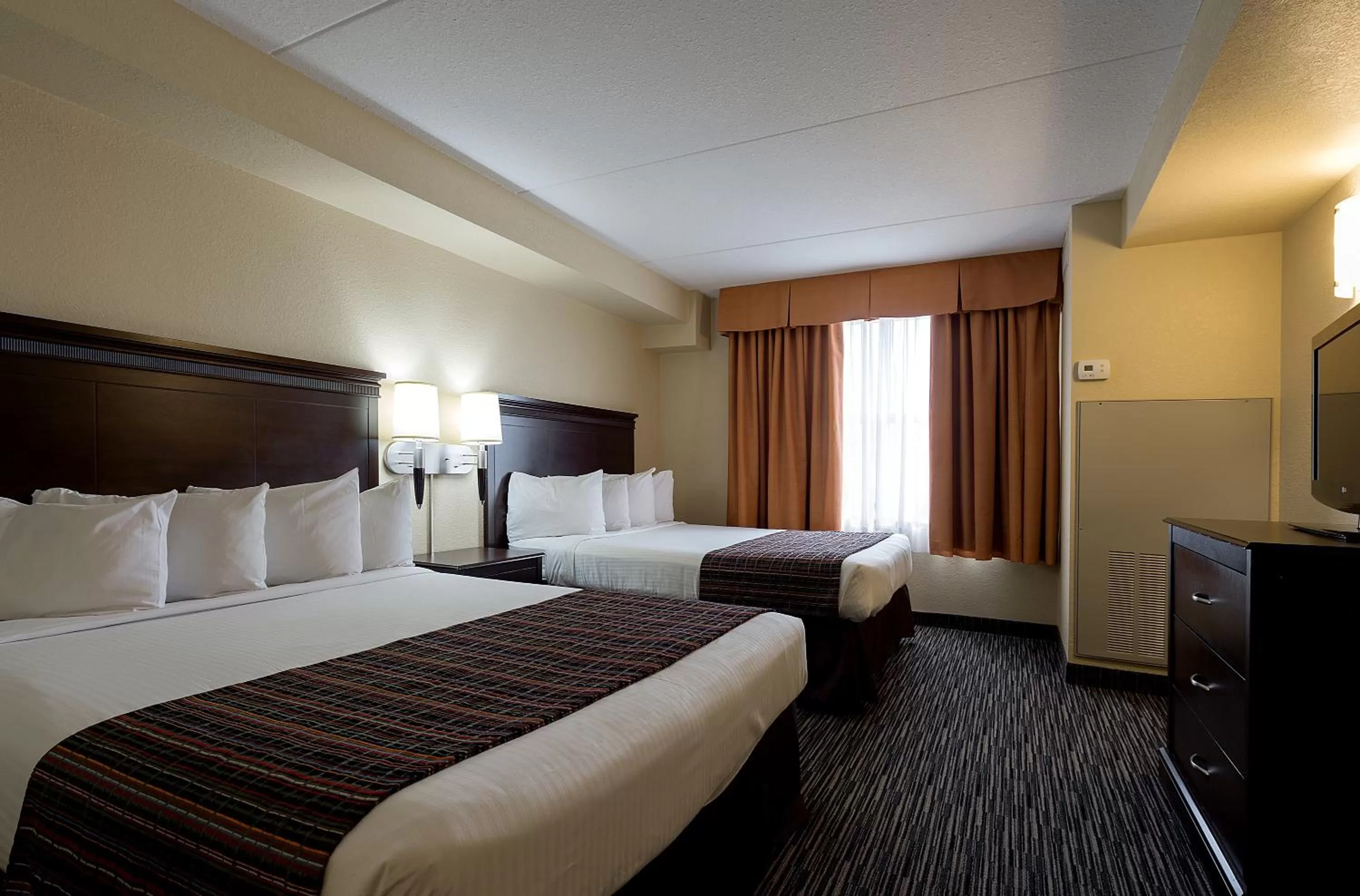 Bed in Country Inn & Suites by Radisson, Niagara Falls, ON