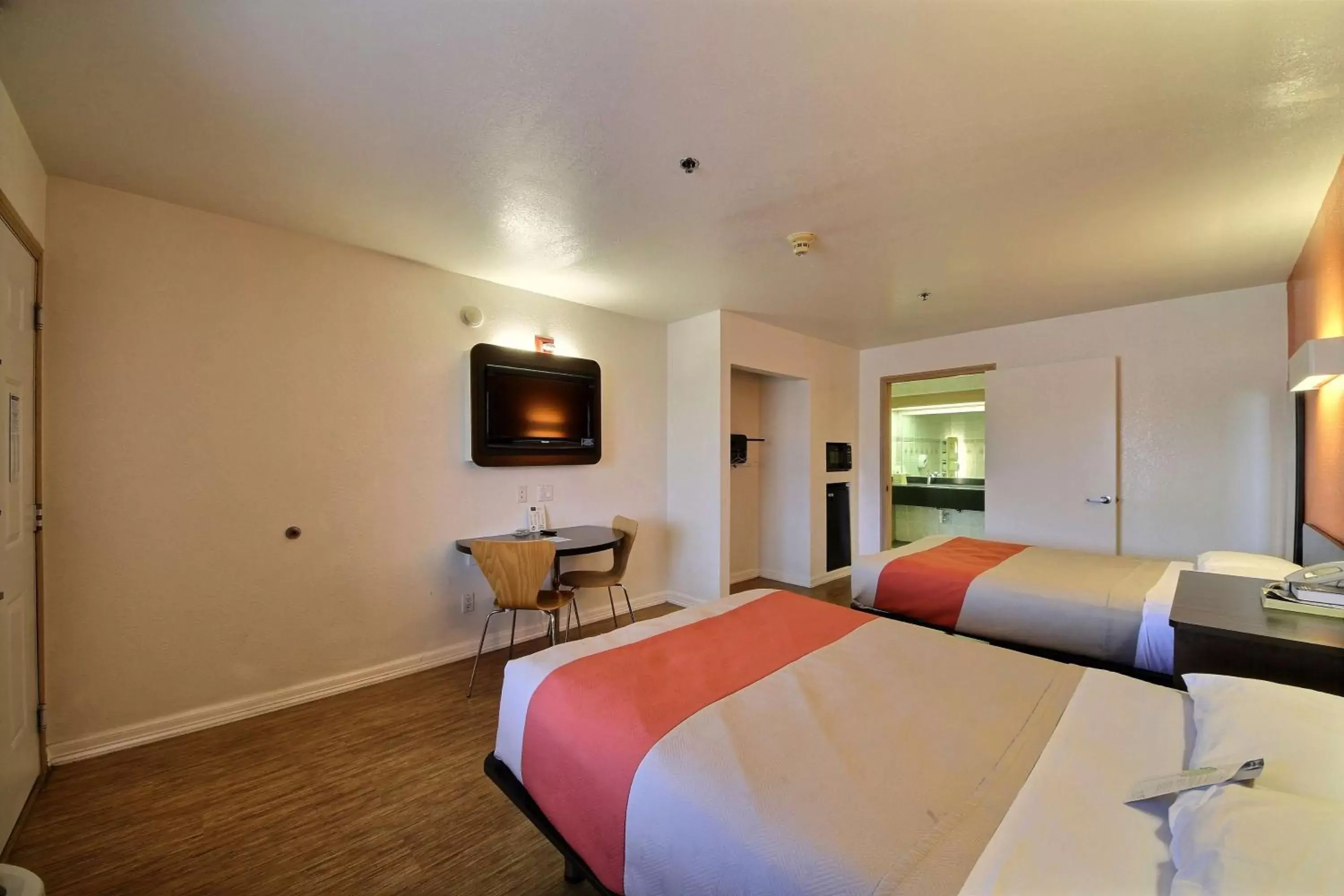 Queen Room with Two Queen Beds - Non-Smoking in Motel 6-Edinburg, TX Queen Room with Two Queen Beds - Non-Smoking in Motel 6-Edinburg, TX