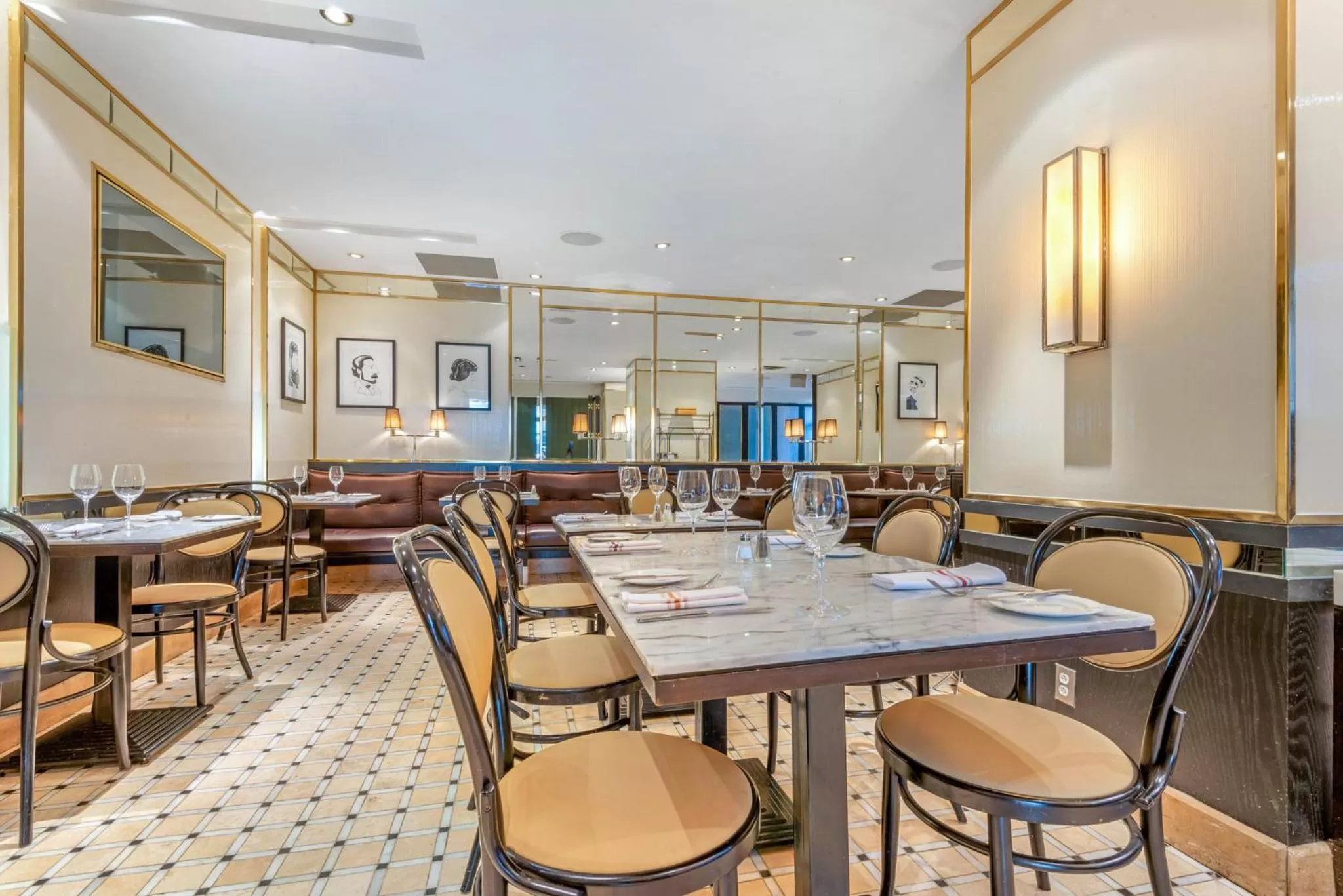 Restaurant/places to eat in Omni Mont-Royal Hotel