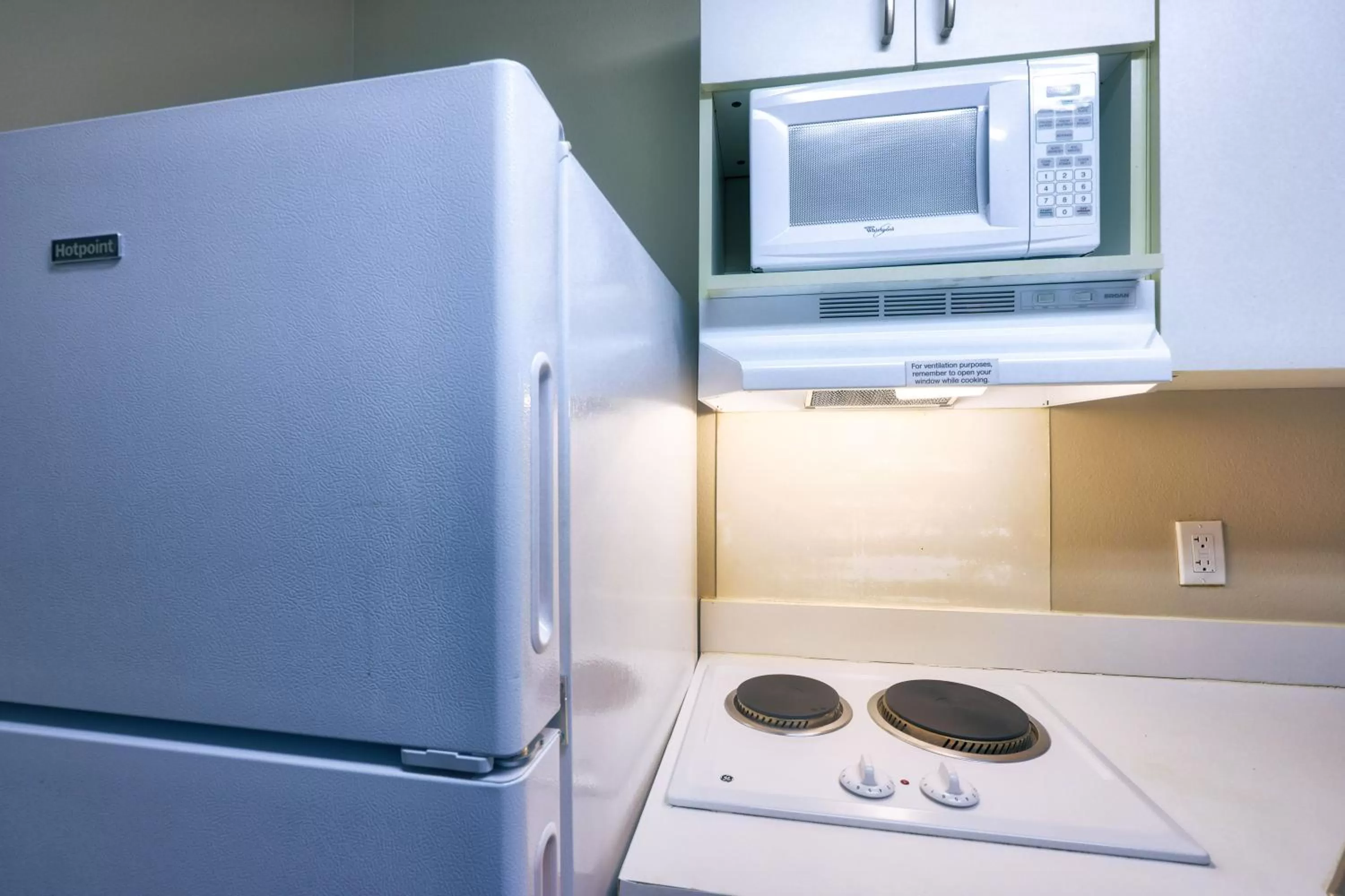 Kitchen or kitchenette in Homestyle Studio Suites