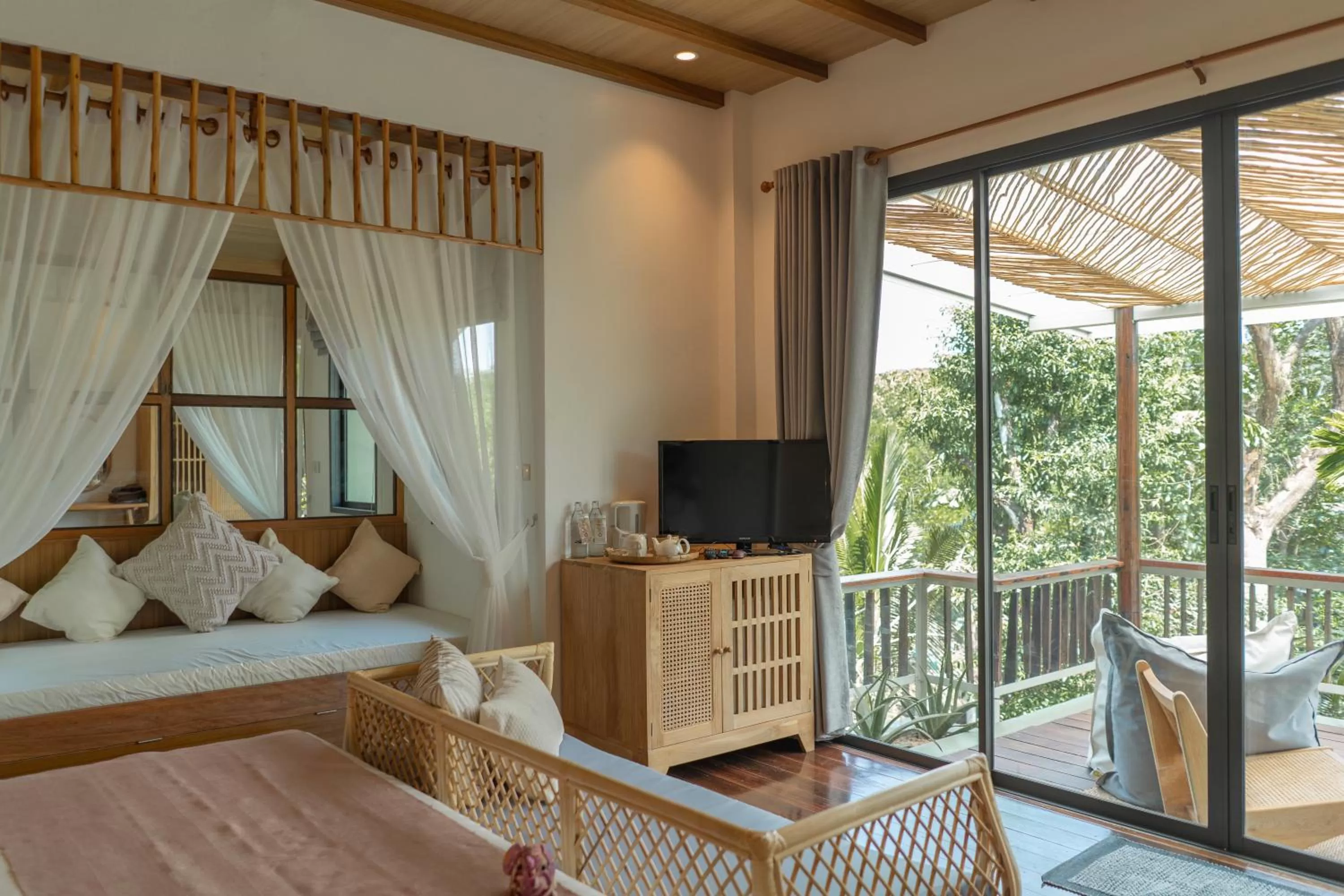 Seating area, Bed in The Spa Koh Chang Resort