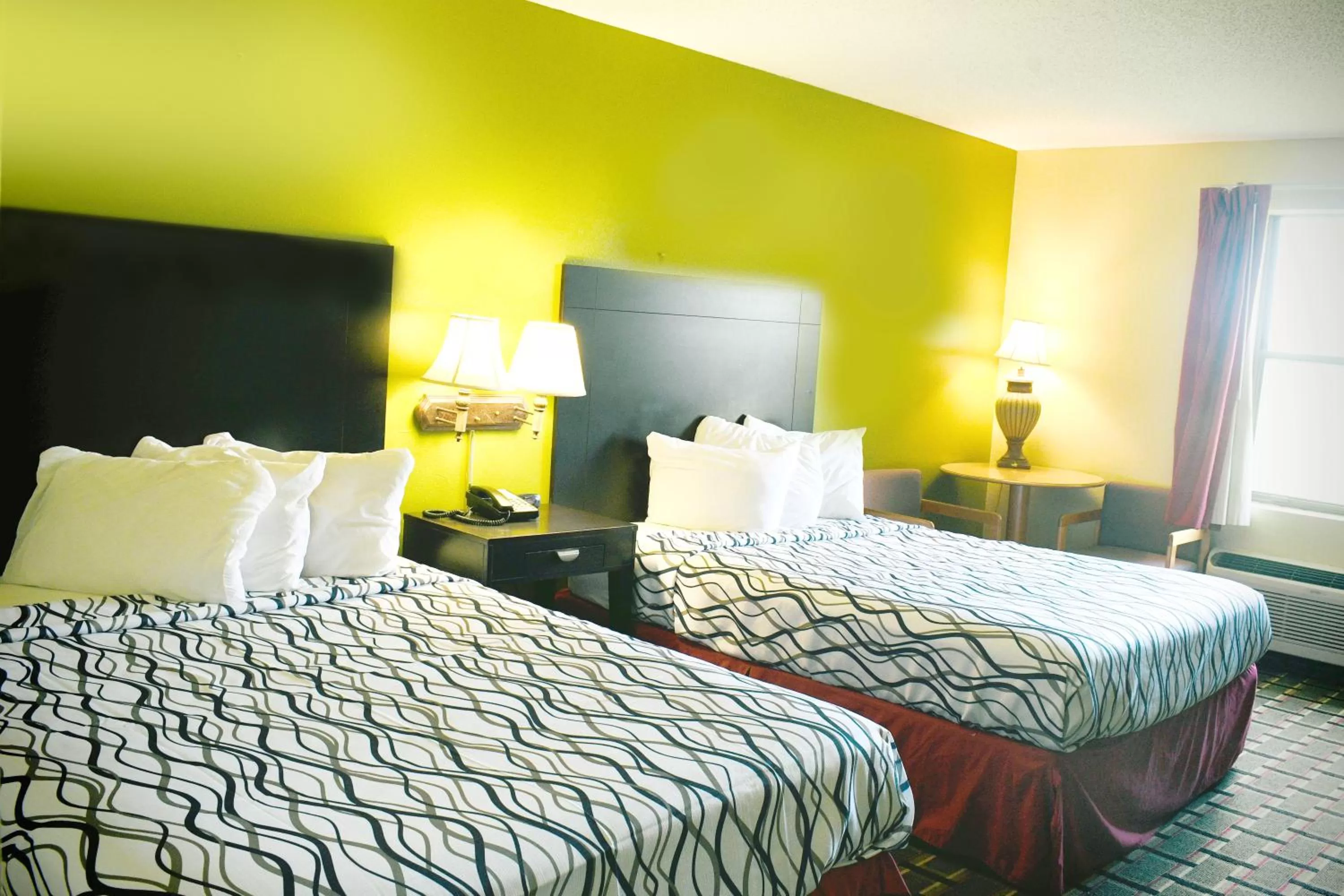 Executive Queen Room with Two Queen Beds in Sky Palace Inn & Suites Park City Wichita North