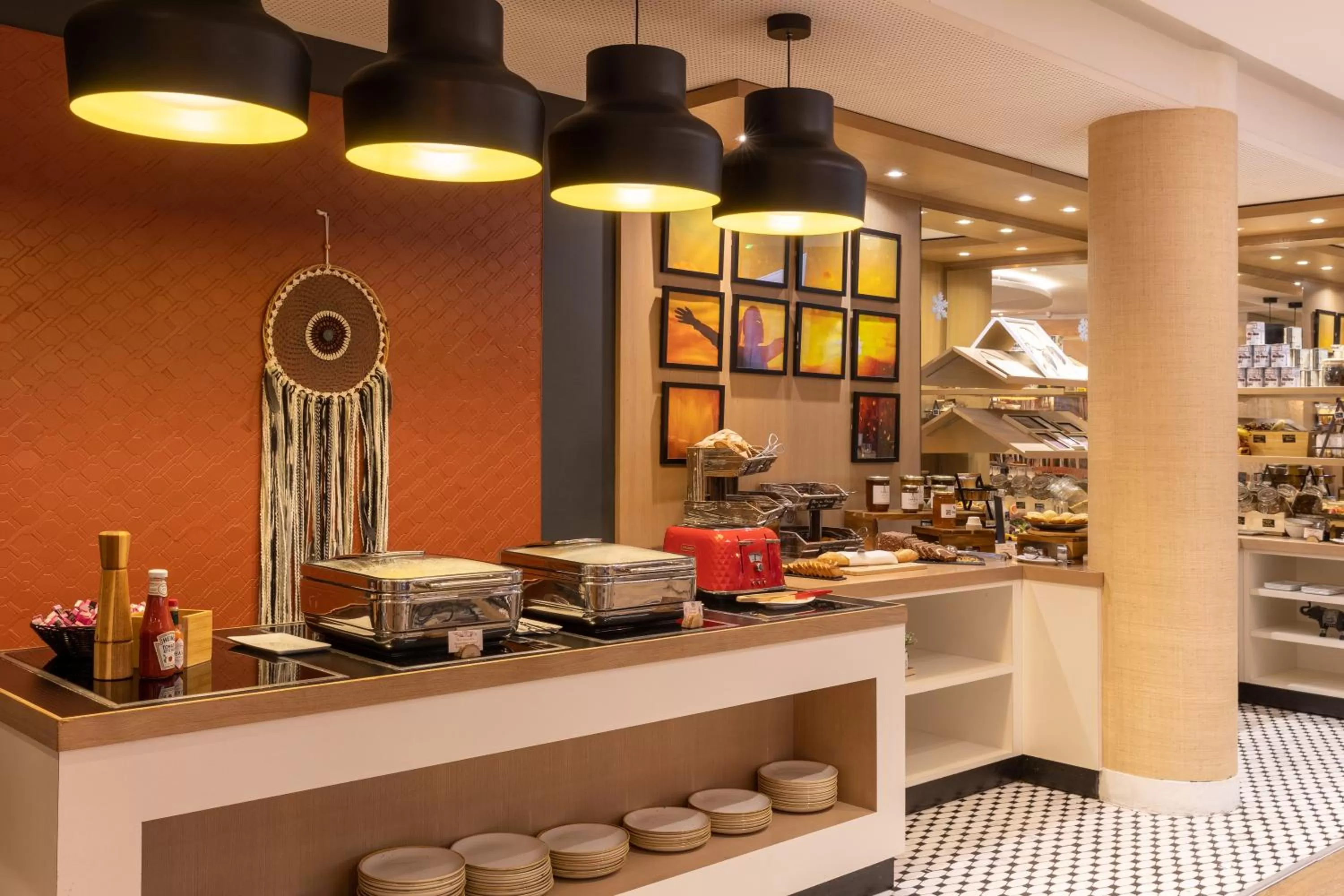 Food and drinks in Aiden by Best Western Paris Roissy CDG