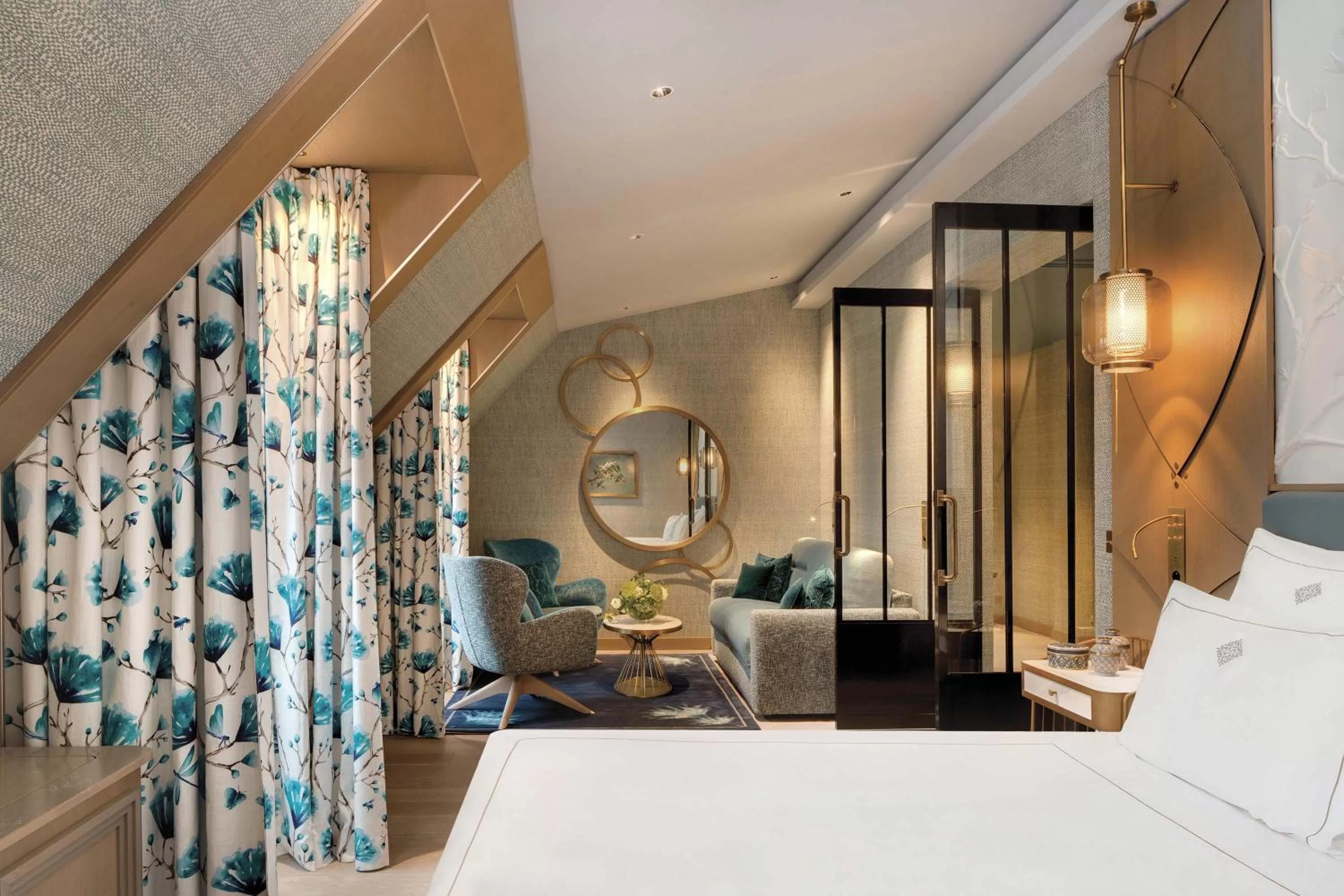 Photo of the whole room, Bed in La Demeure Montaigne