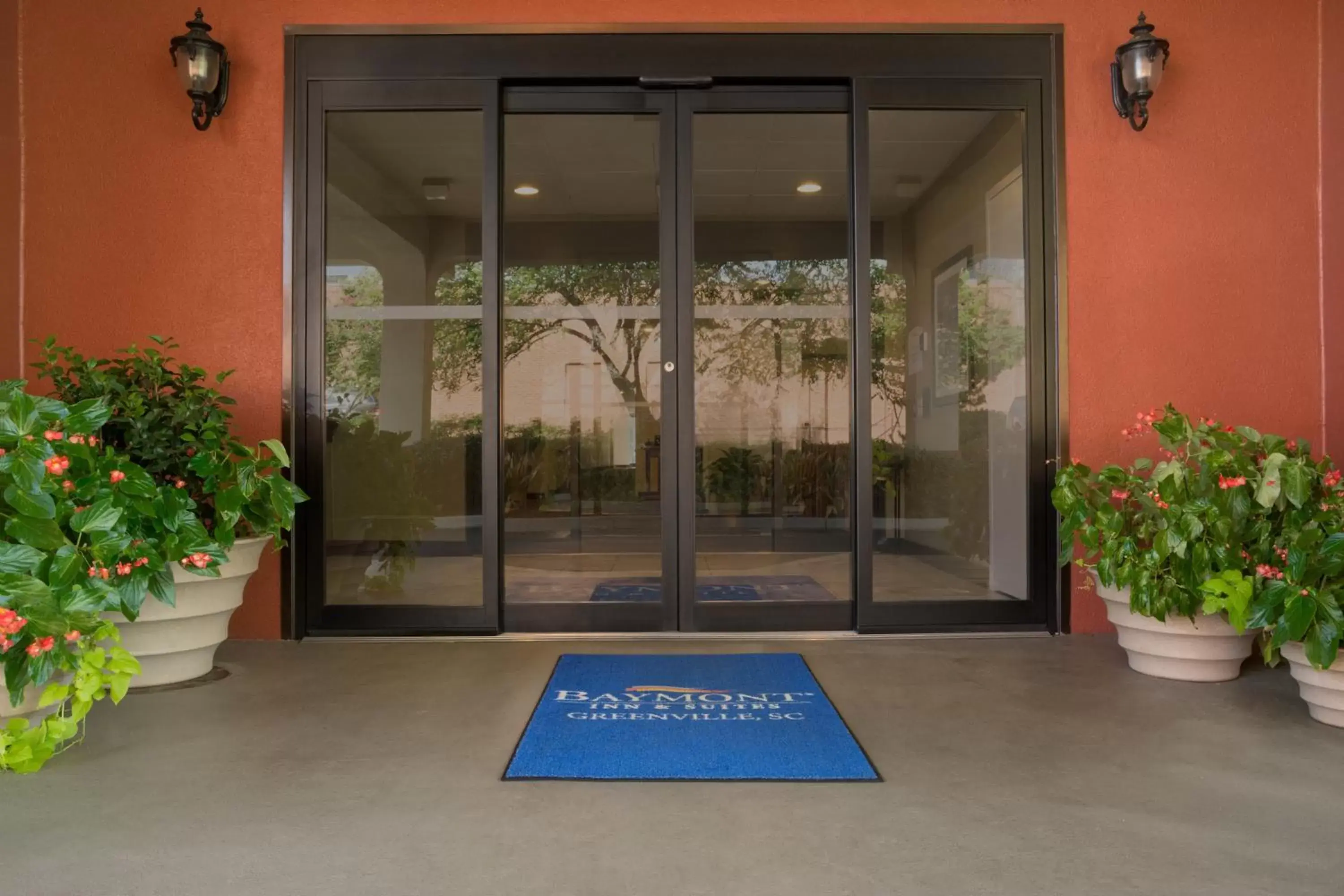 Deluxe King Suite in Baymont by Wyndham Greenville Deluxe King Suite in Baymont by Wyndham Greenville