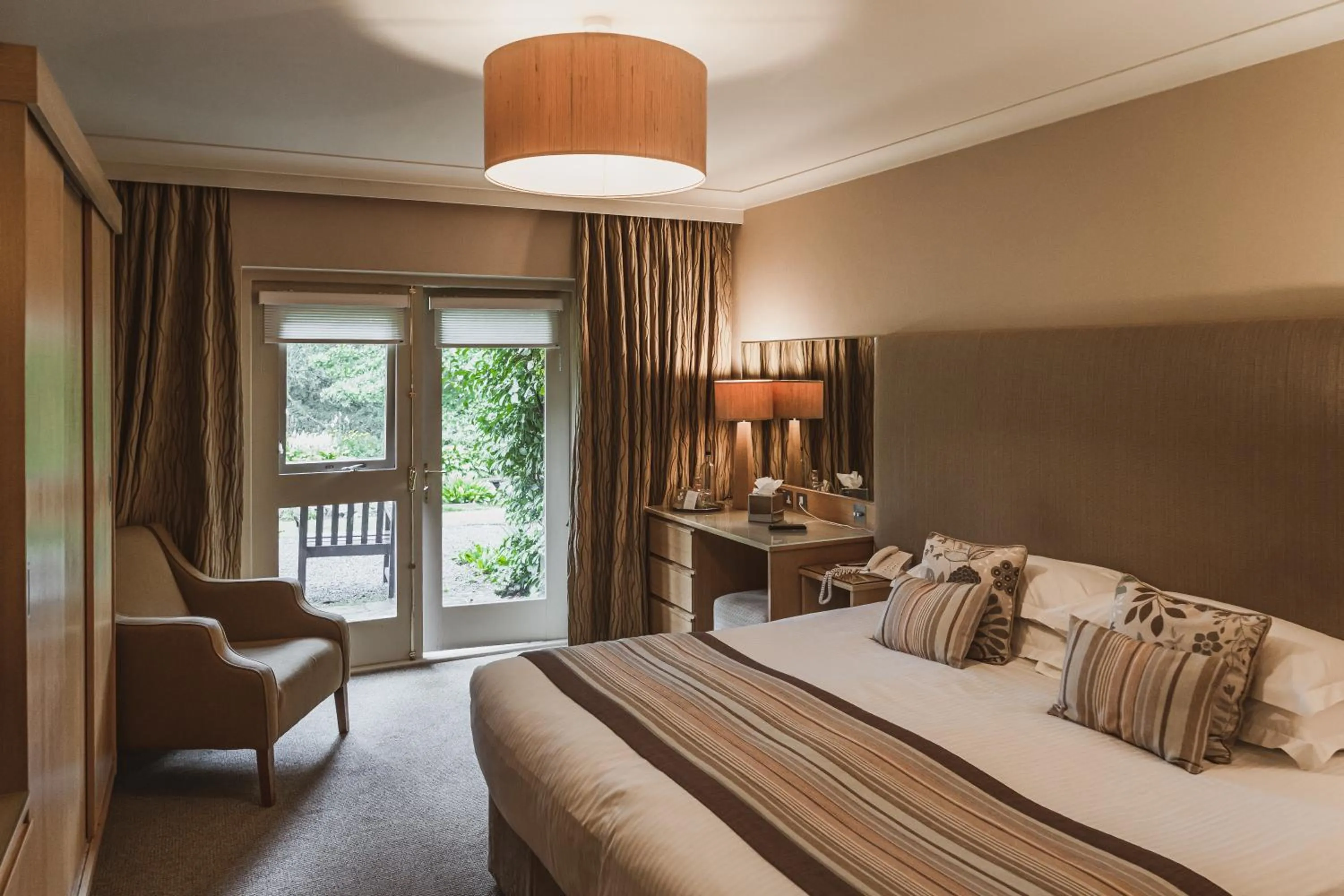 Bed in Cragwood Country House Hotel