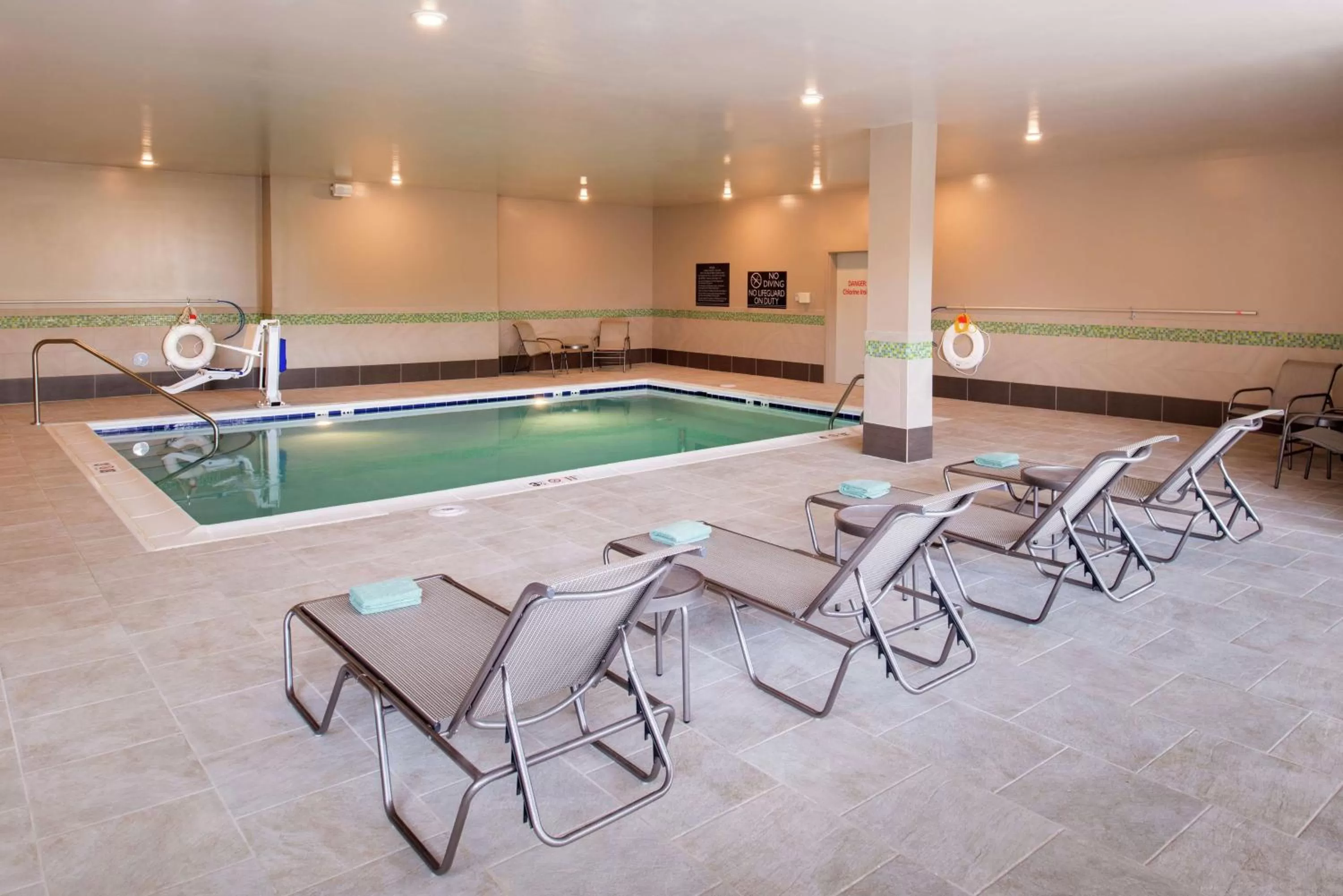 Swimming pool in Hilton Garden Inn Bristol
