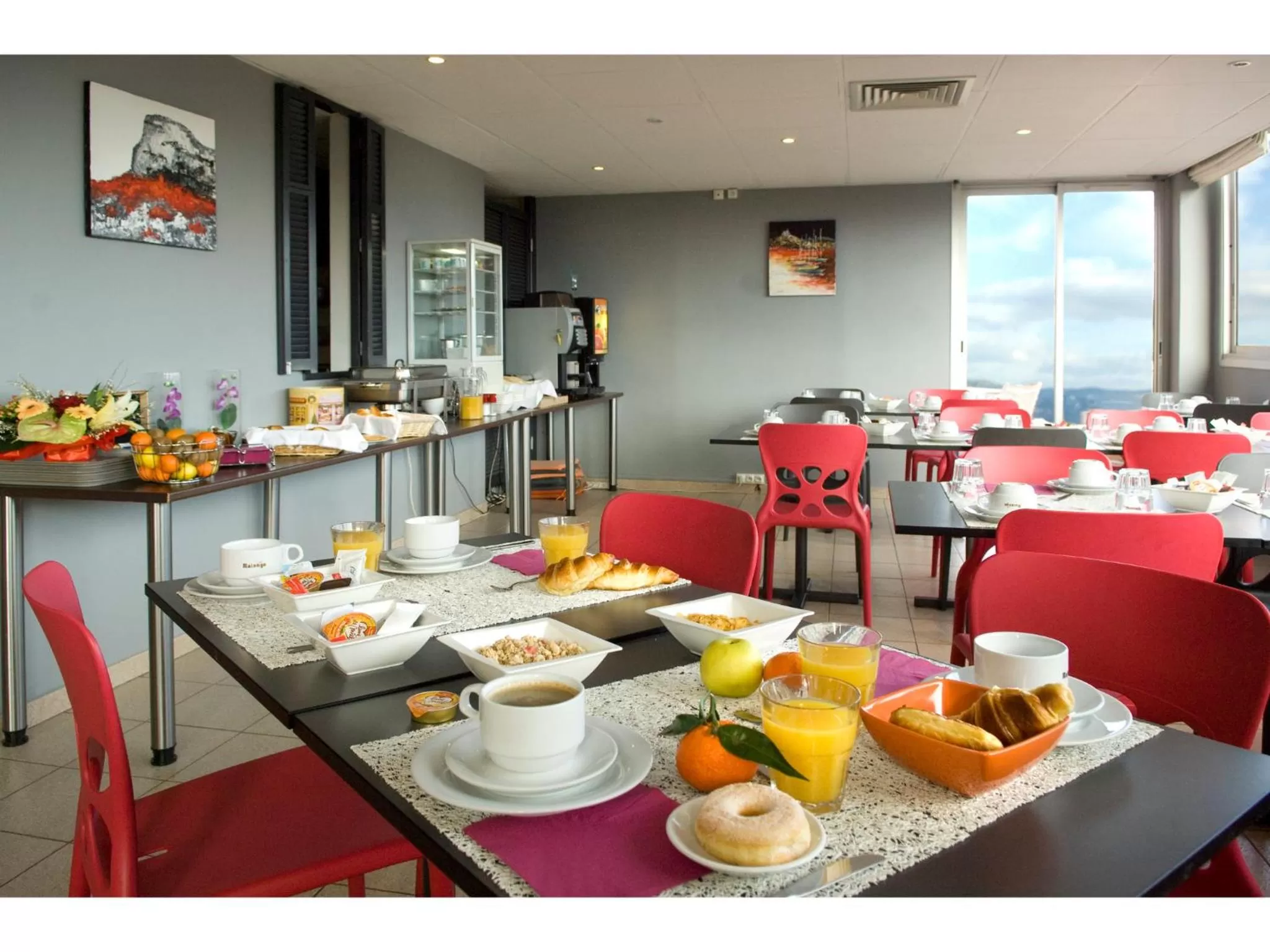 Continental breakfast in Hôtel Du Baou