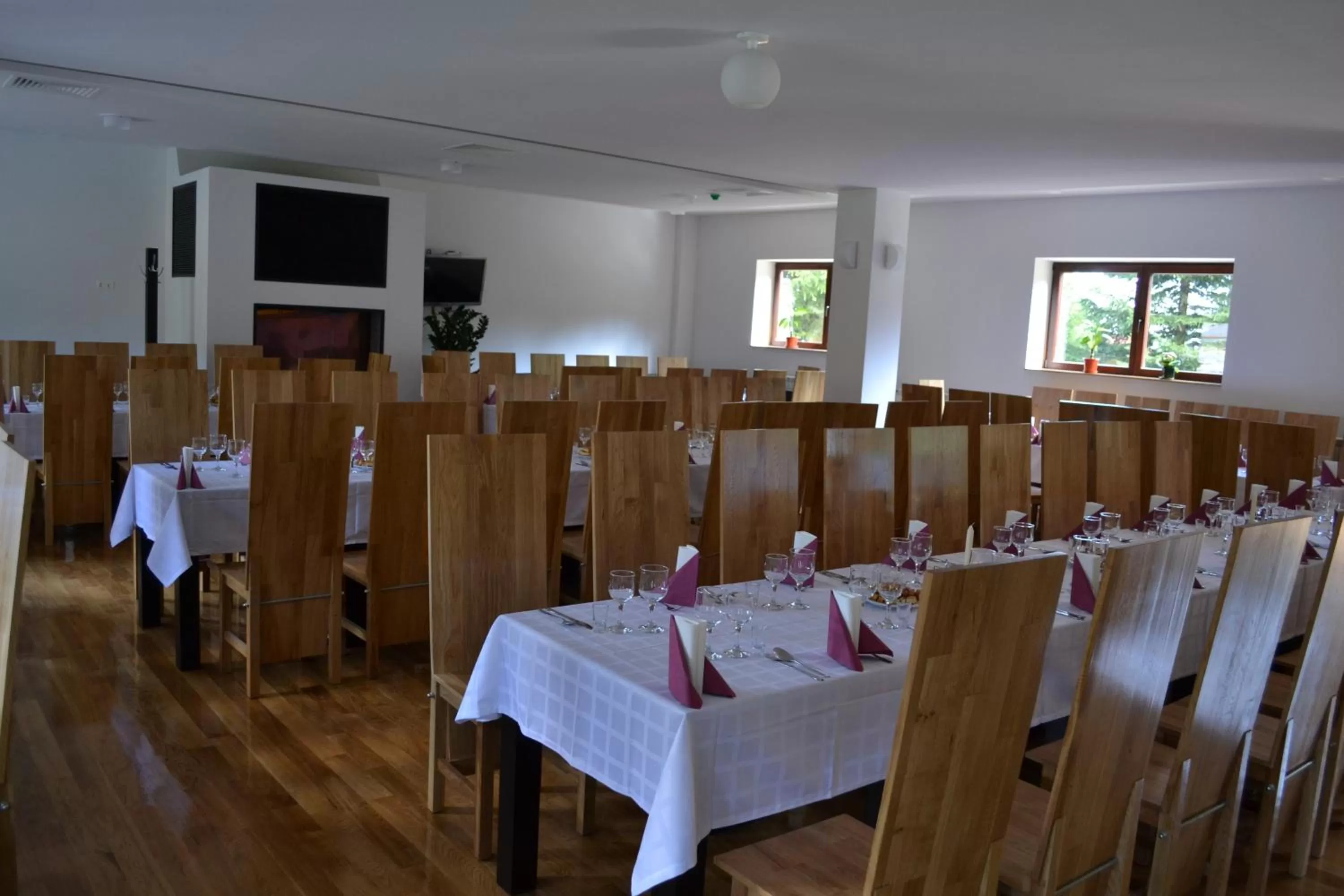 Restaurant/Places to Eat in Mountain-Rest Pension