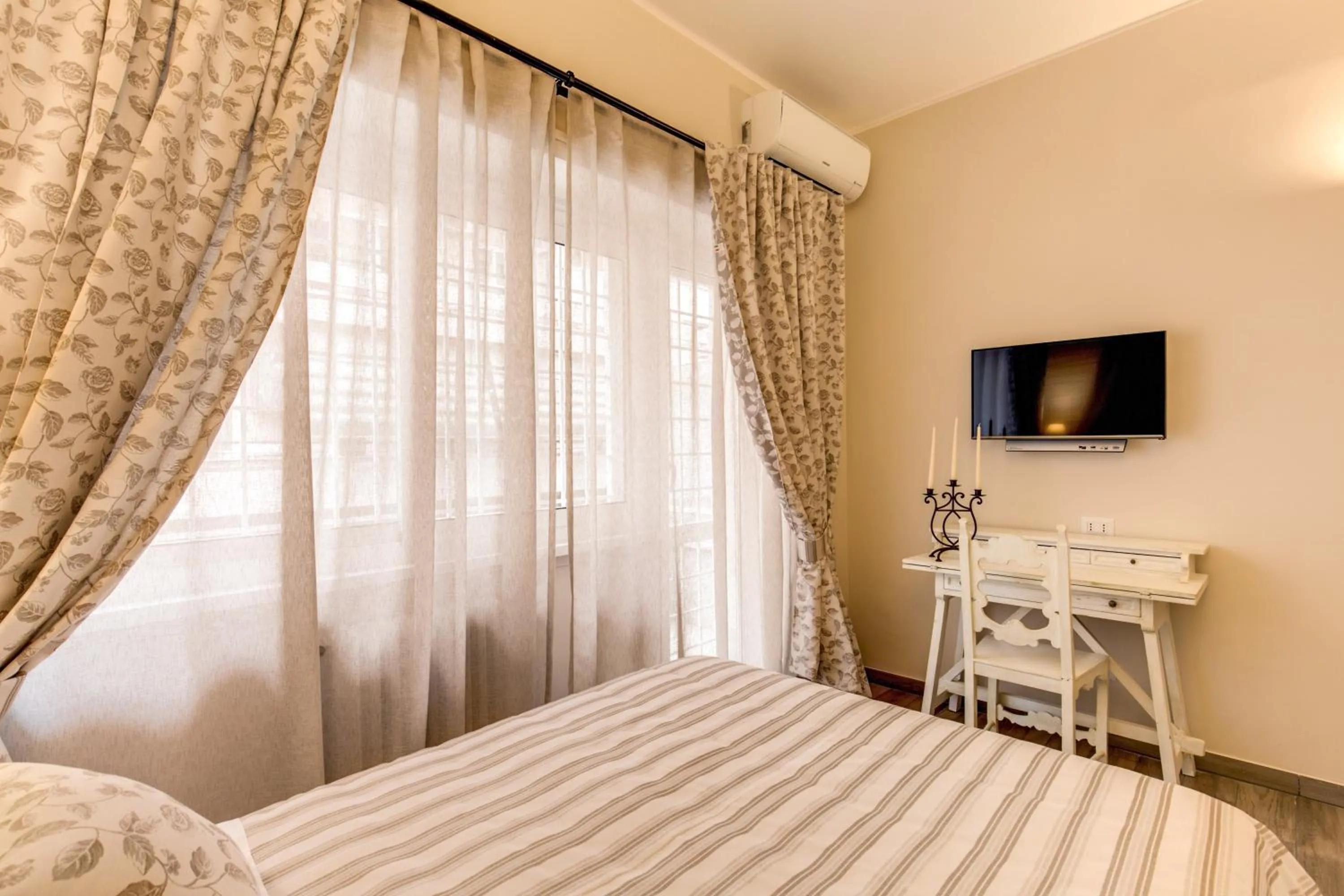 Bedroom, Bed in Casa Tua Vaticano Guest House