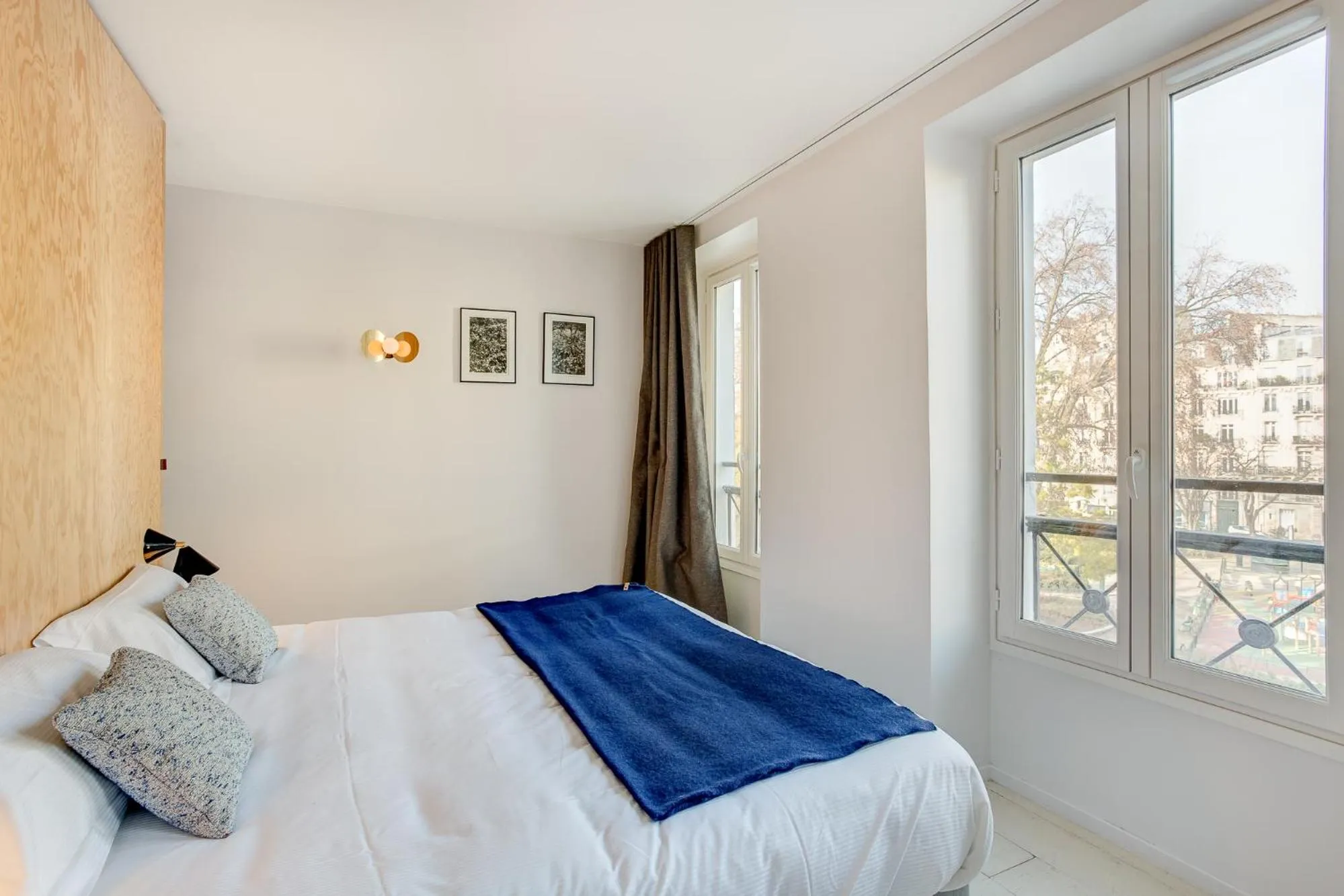 Photo of the whole room, Bed in Hôtel Montholon