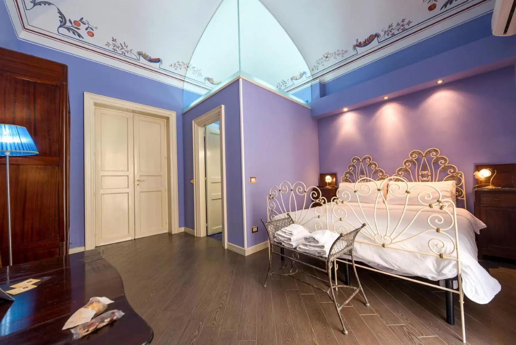 Deluxe Double Room with Balcony - single occupancy in THE PALACE B&B and Apartments Deluxe Double Room with Balcony - single occupancy in THE PALACE B&B and Apartments