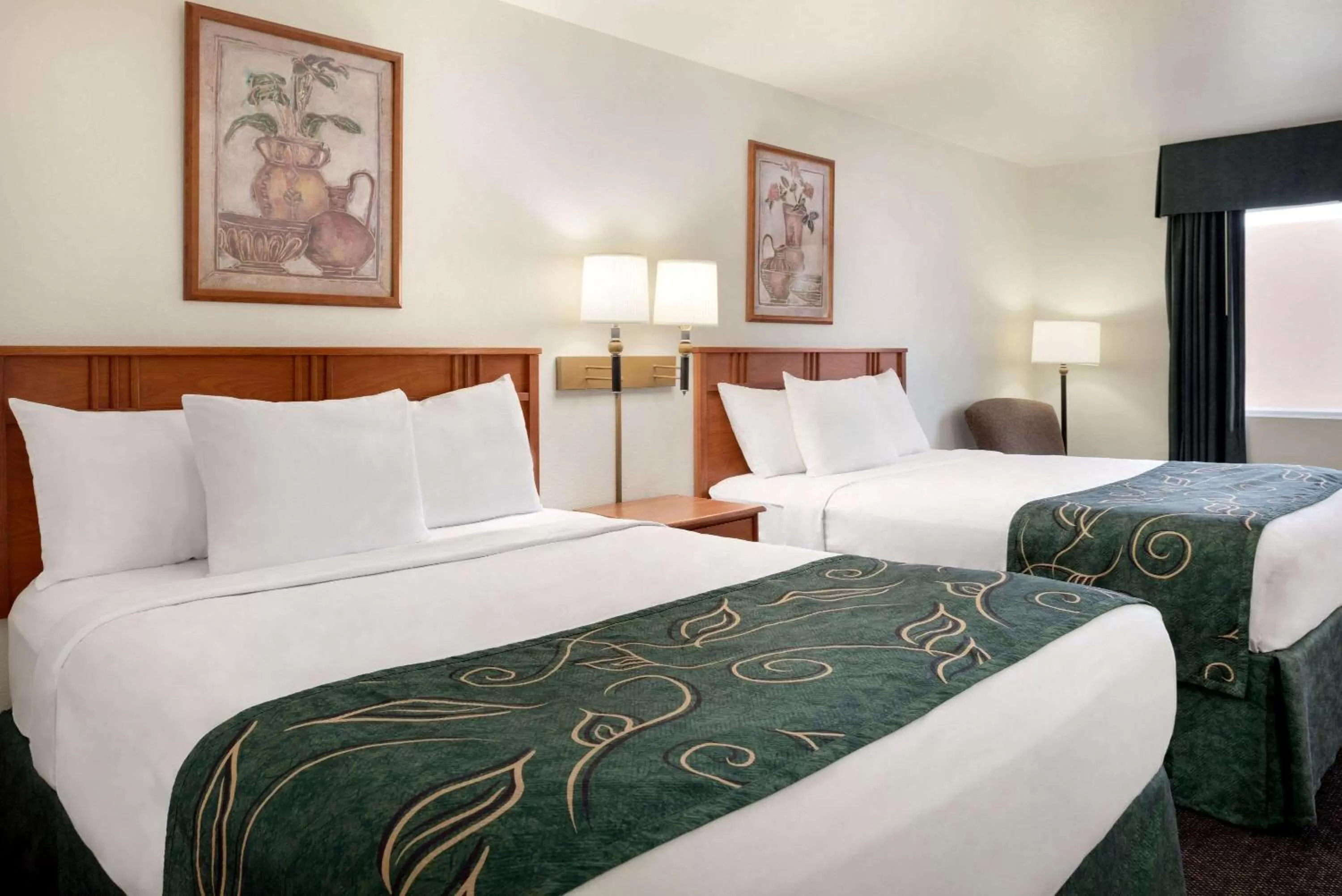 Photo of the whole room, Bed in Travelodge by Wyndham Clinton Valley West Court