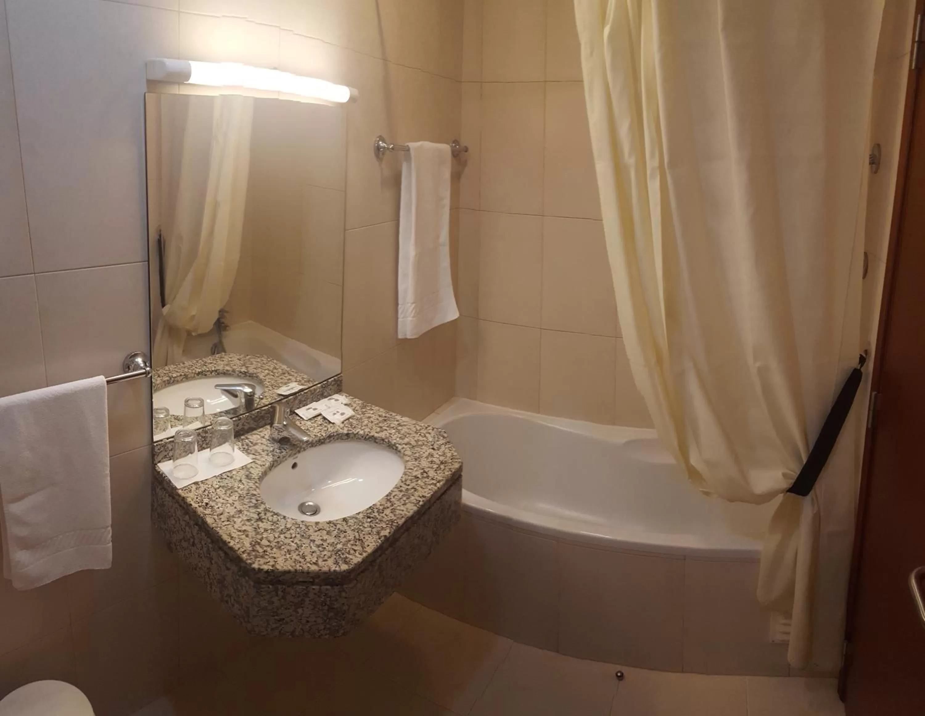 Toilet in Hotel Aleluia