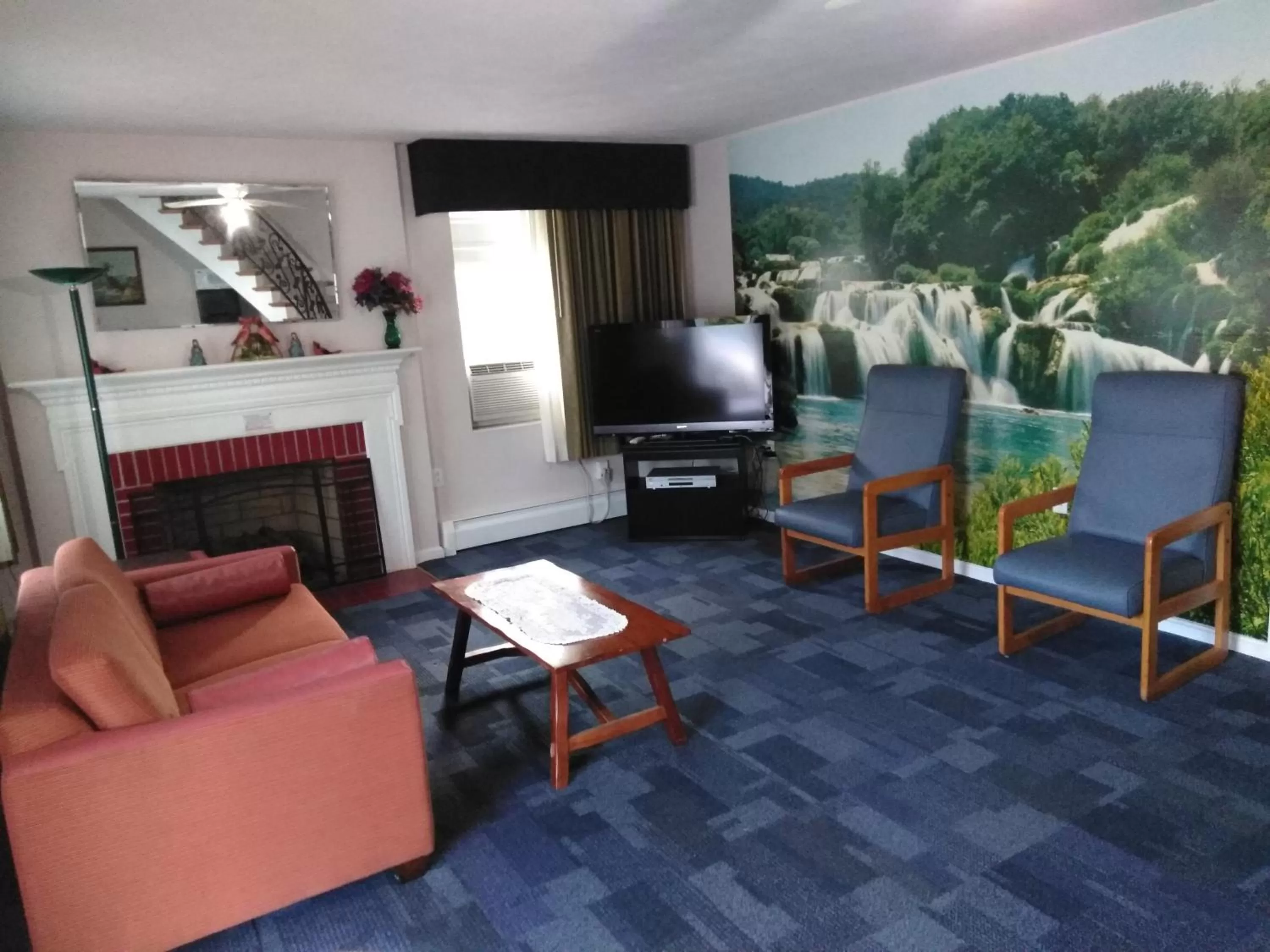 TV and multimedia in The Cardinal Inn