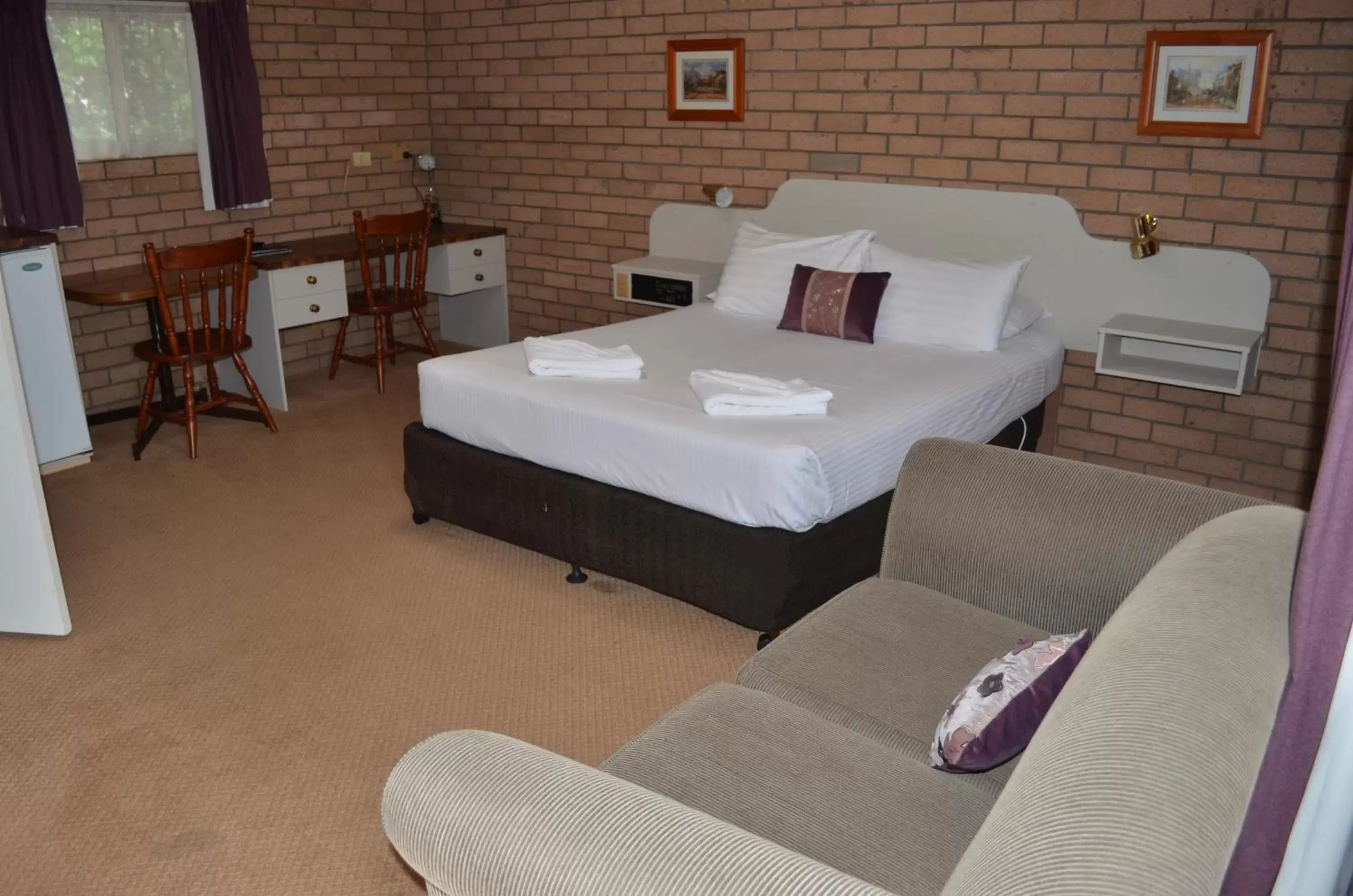 Pet Friendly - King Room in Deer Park Motor Inn Armidale Pet Friendly - King Room in Deer Park Motor Inn Armidale