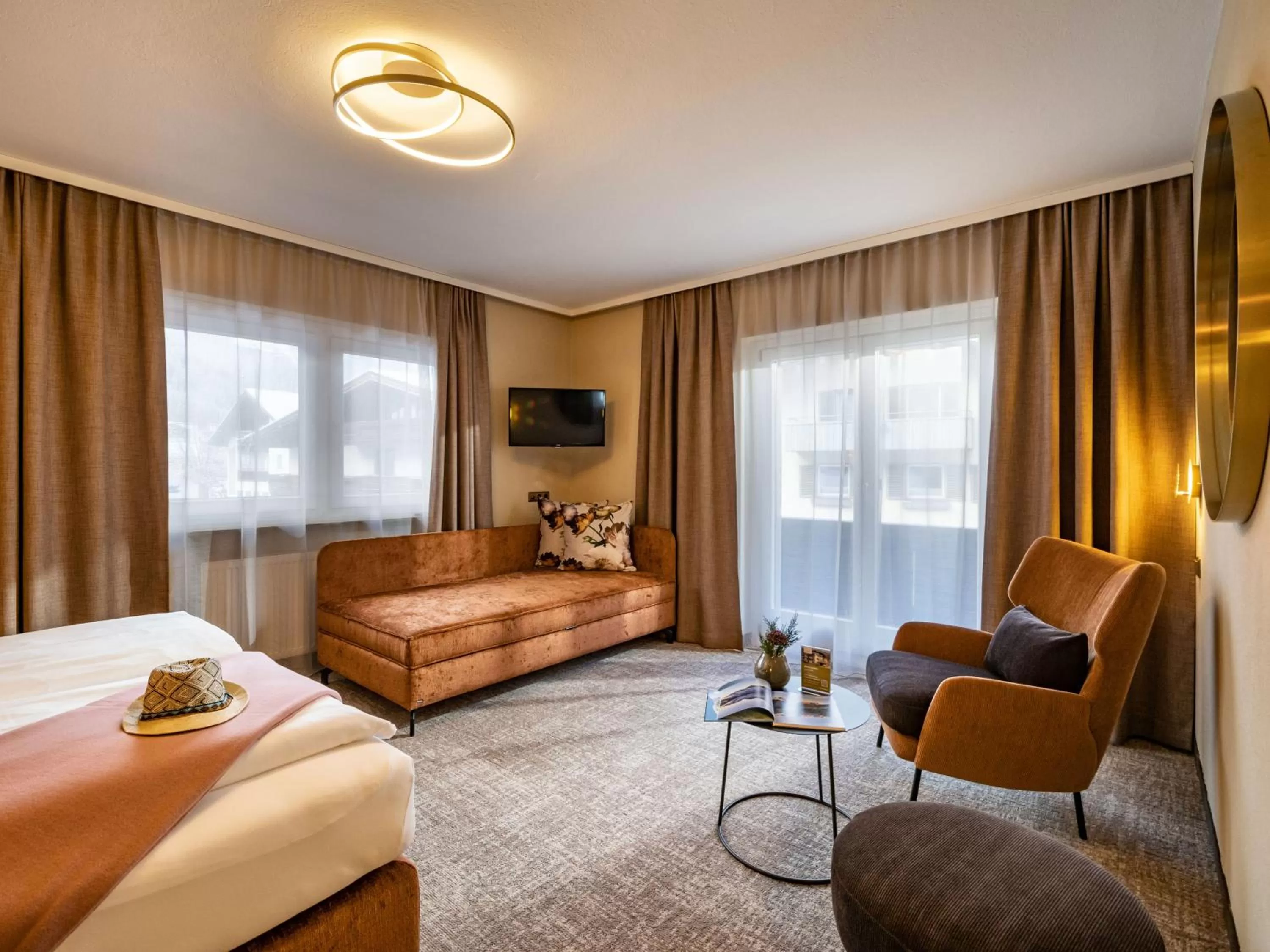 Property building, Seating Area in Hotel Jägerhof und Jagdhaus