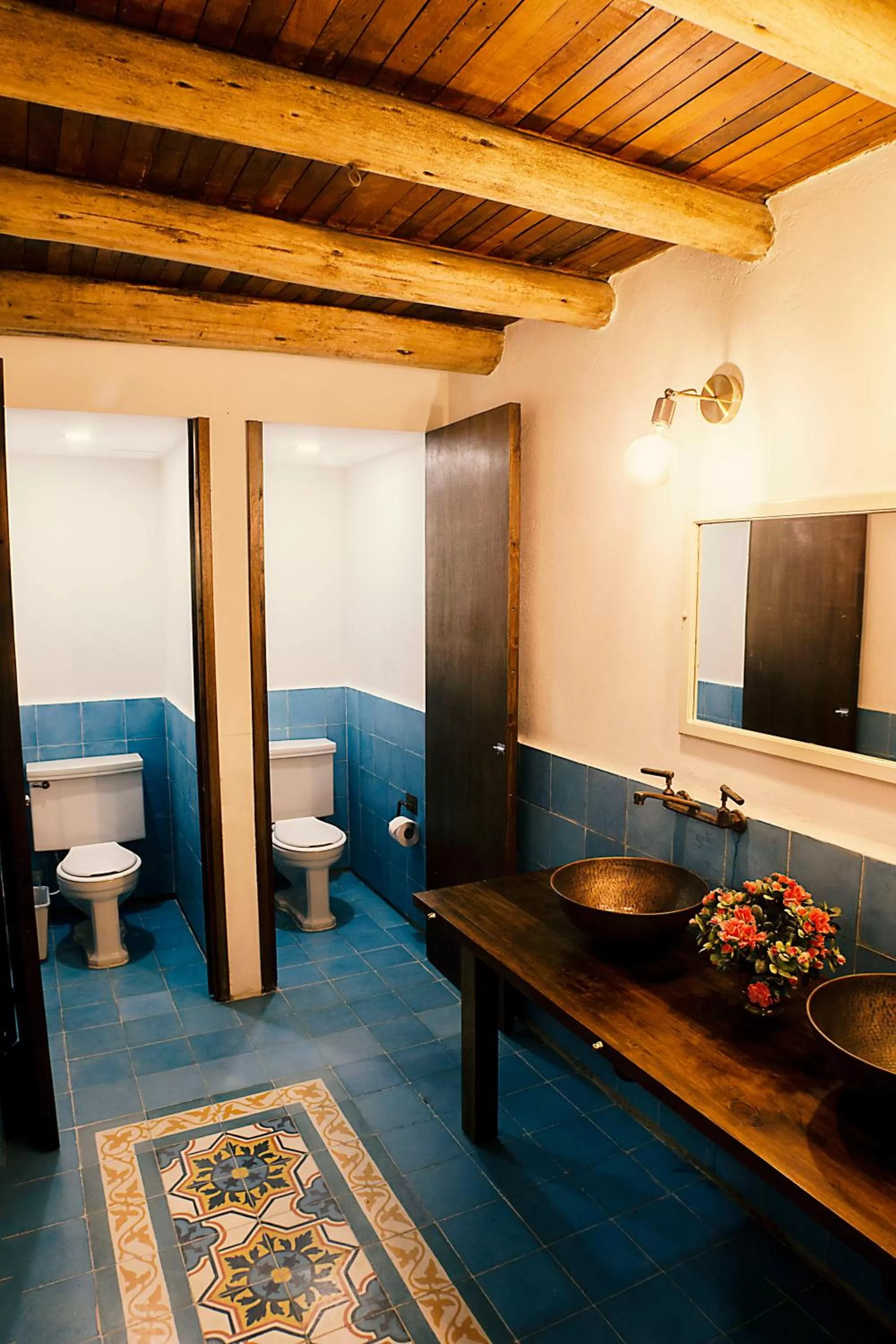 Public Bath, Bathroom in Hotel Refugio Pozo Azul