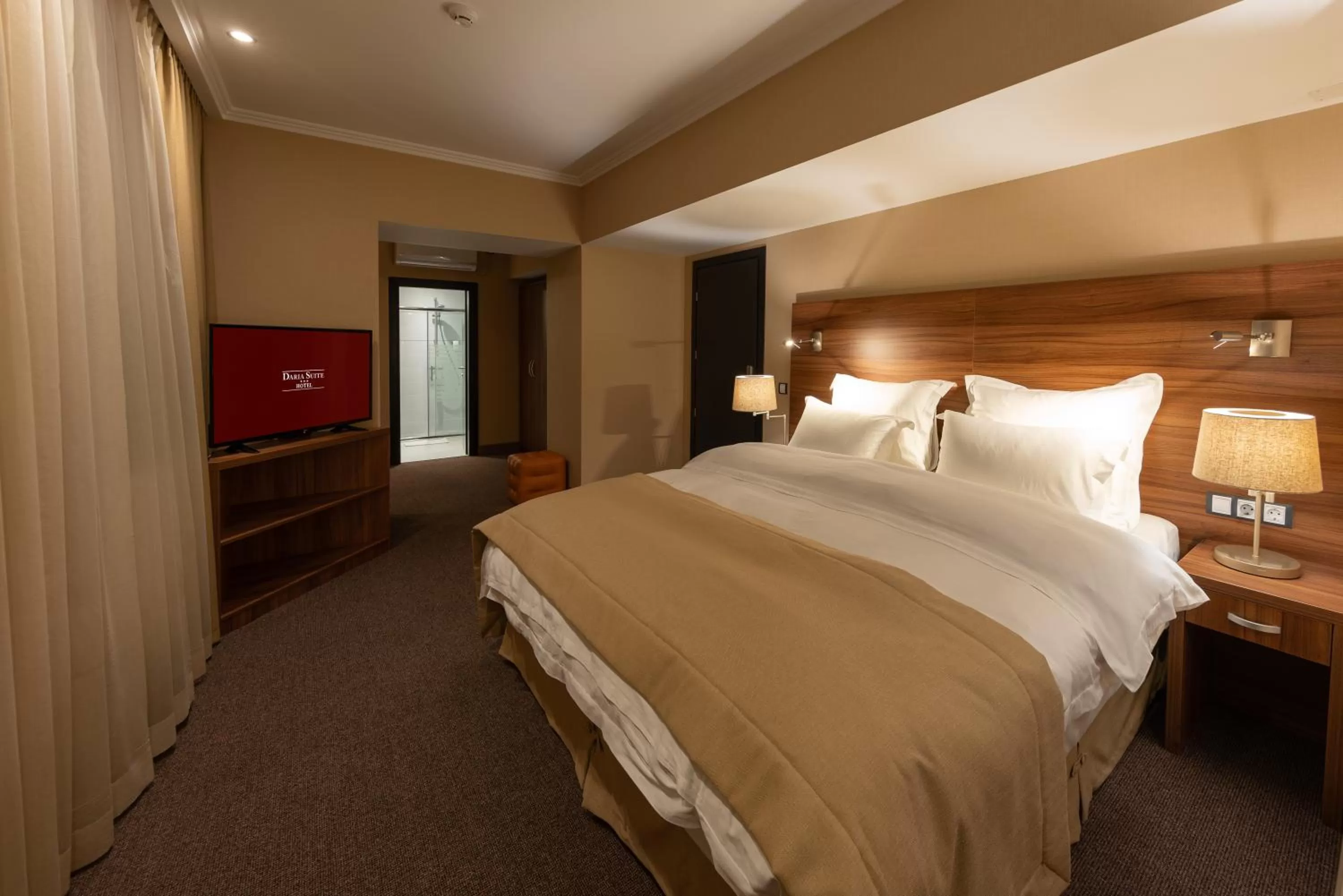 Photo of the whole room, Bed in Daria Suite