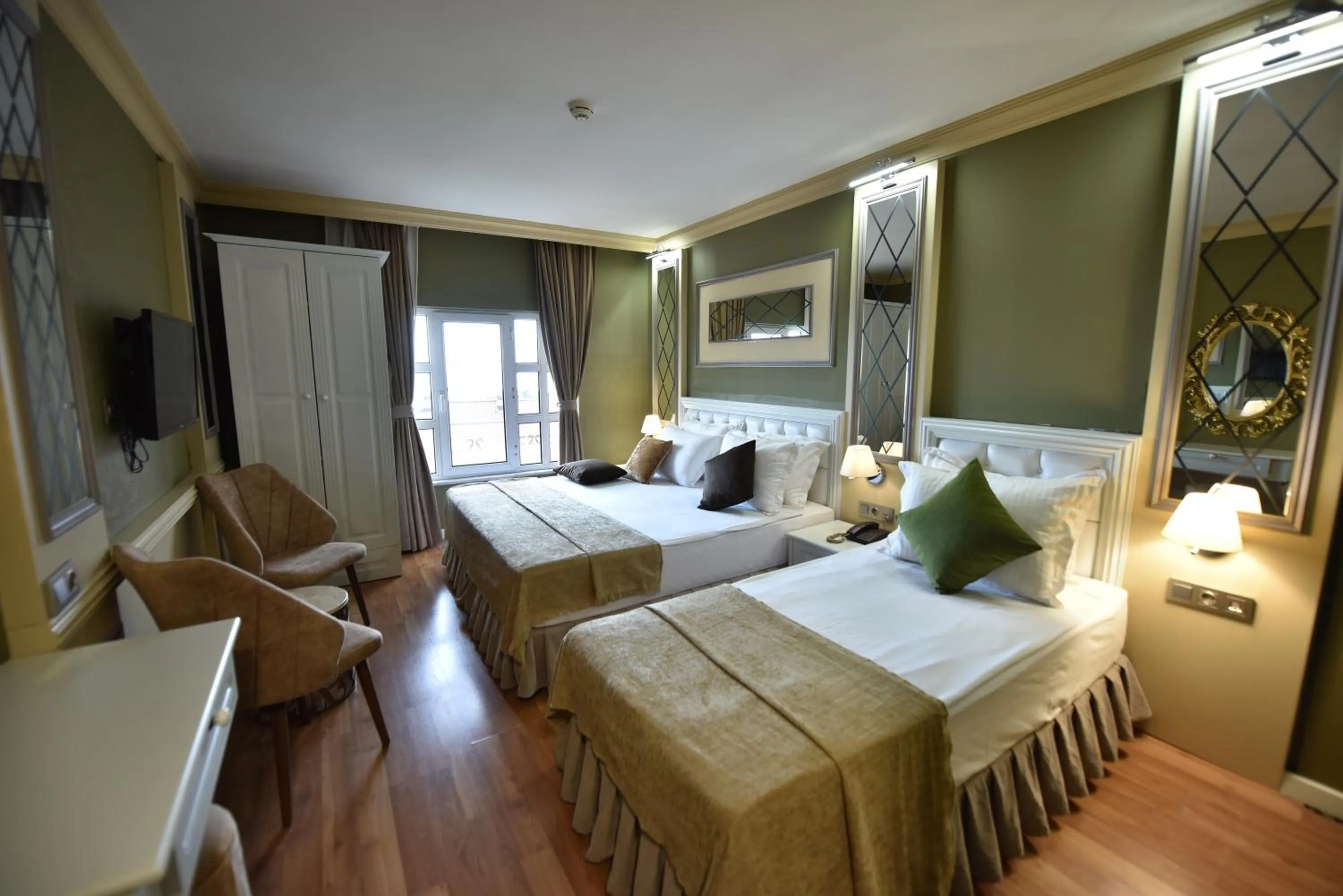 Living room, Bed in Sunlight Hotel